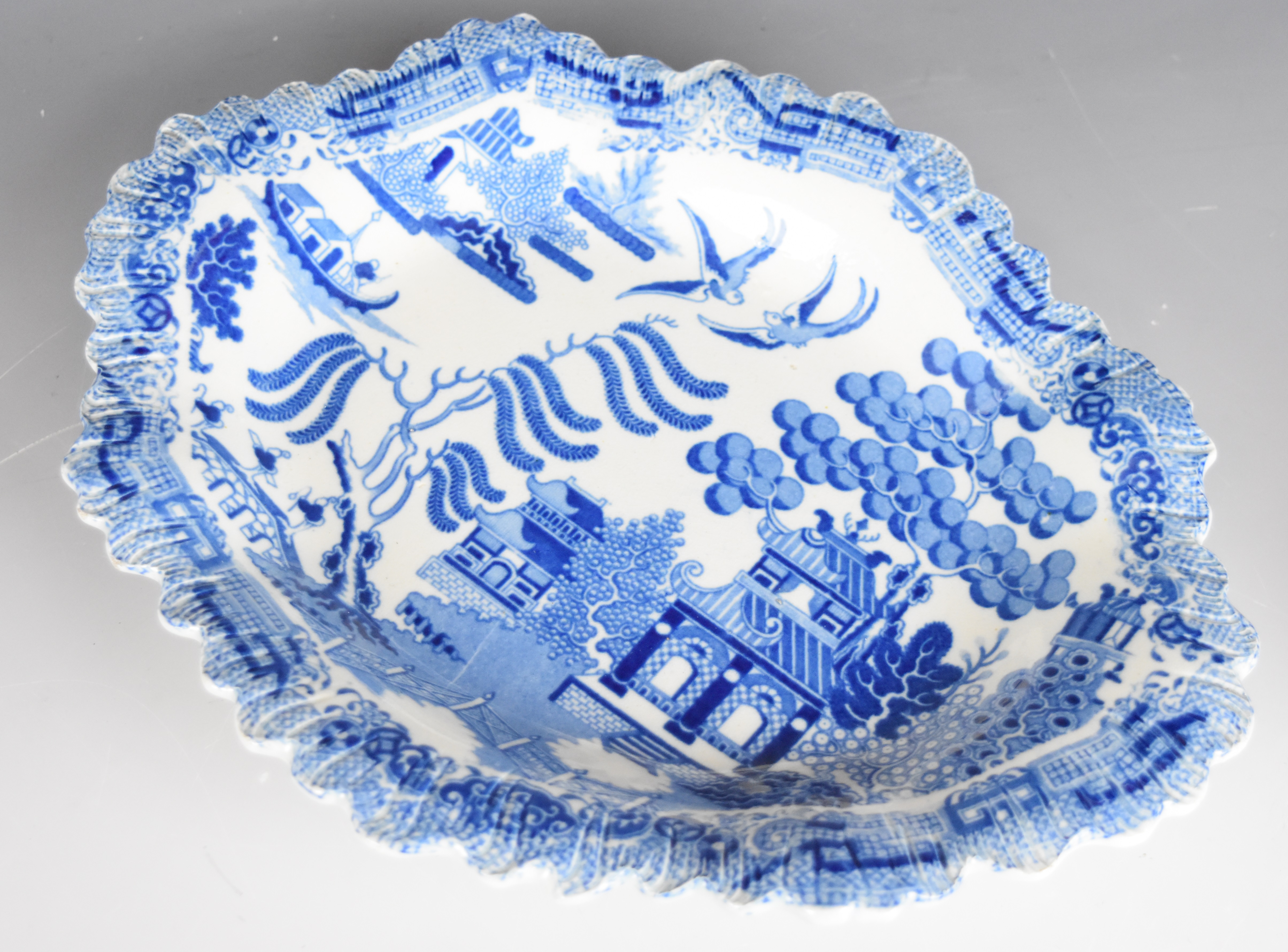 Early 19thC blue and white transfer printed dessert service including a twin handled pedestal - Image 10 of 10