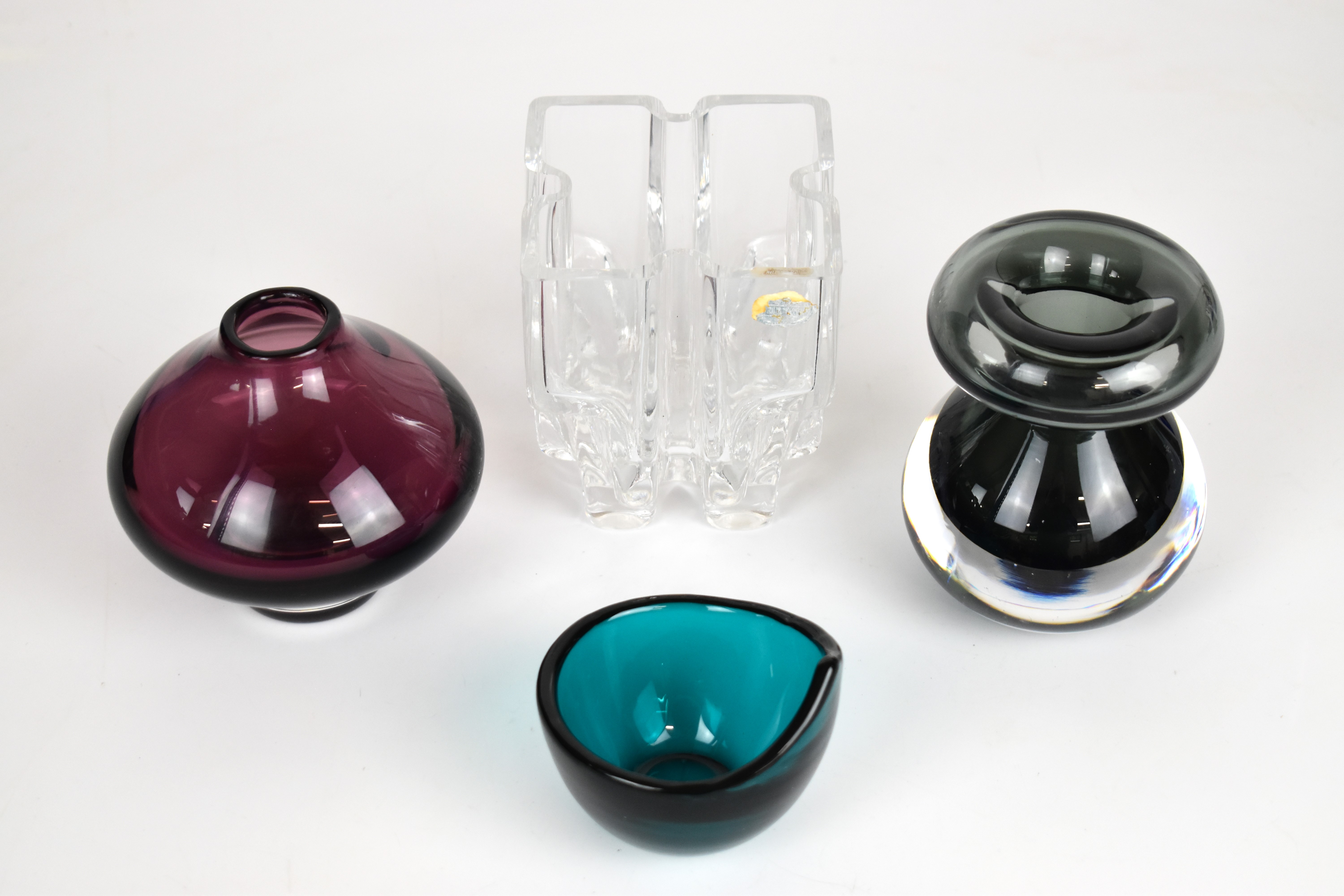 Four Riihimaen Lasi Riihimaki or similar glass vases including Aimo Okklin and Nanny Still, one with - Image 4 of 6