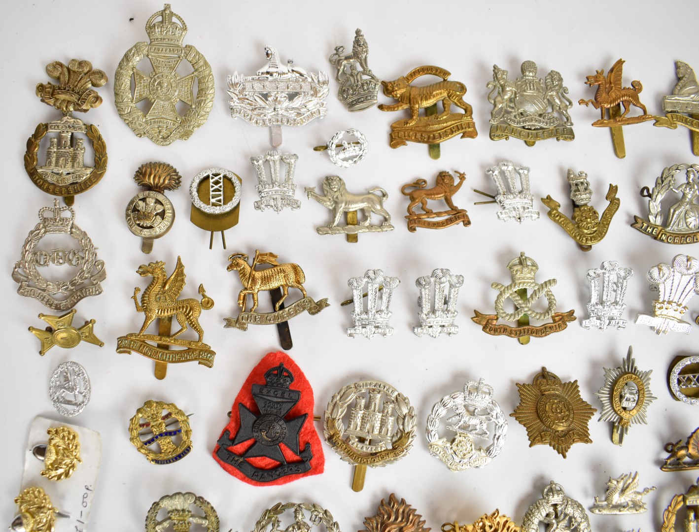 Large collection of approximately 100 British Army cap badges including Middlesex Regiment, - Image 5 of 5
