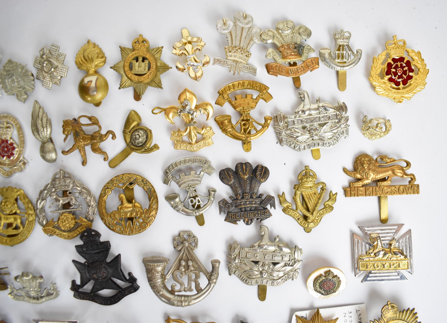 Large collection of approximately 100 British Army cap badges including Royal Sussex Regiment, - Image 7 of 14