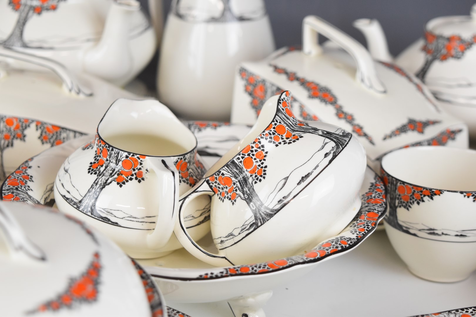 Crown Ducal dinner, tea and decorative ware decorated in the Orange Tree pattern including three tea - Image 17 of 24