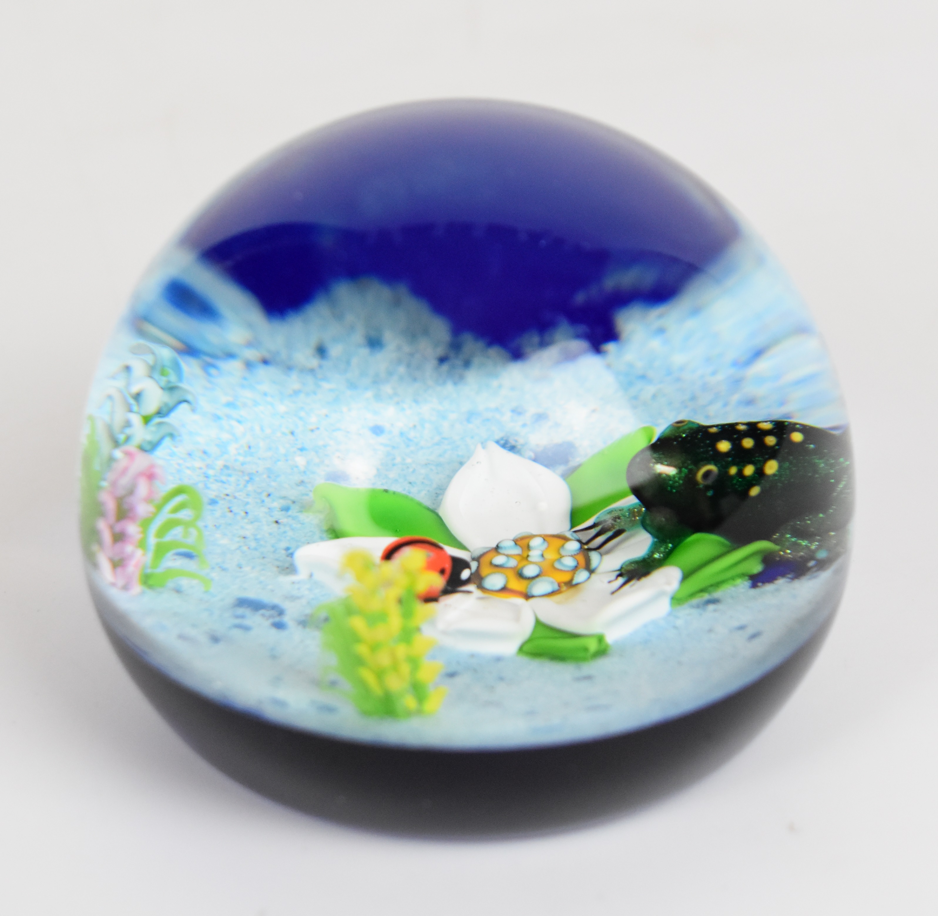 William Manson for Caithness Frog & Ladybird limited edition glass lampwork paperweight, 6/150, 75mm - Image 2 of 3