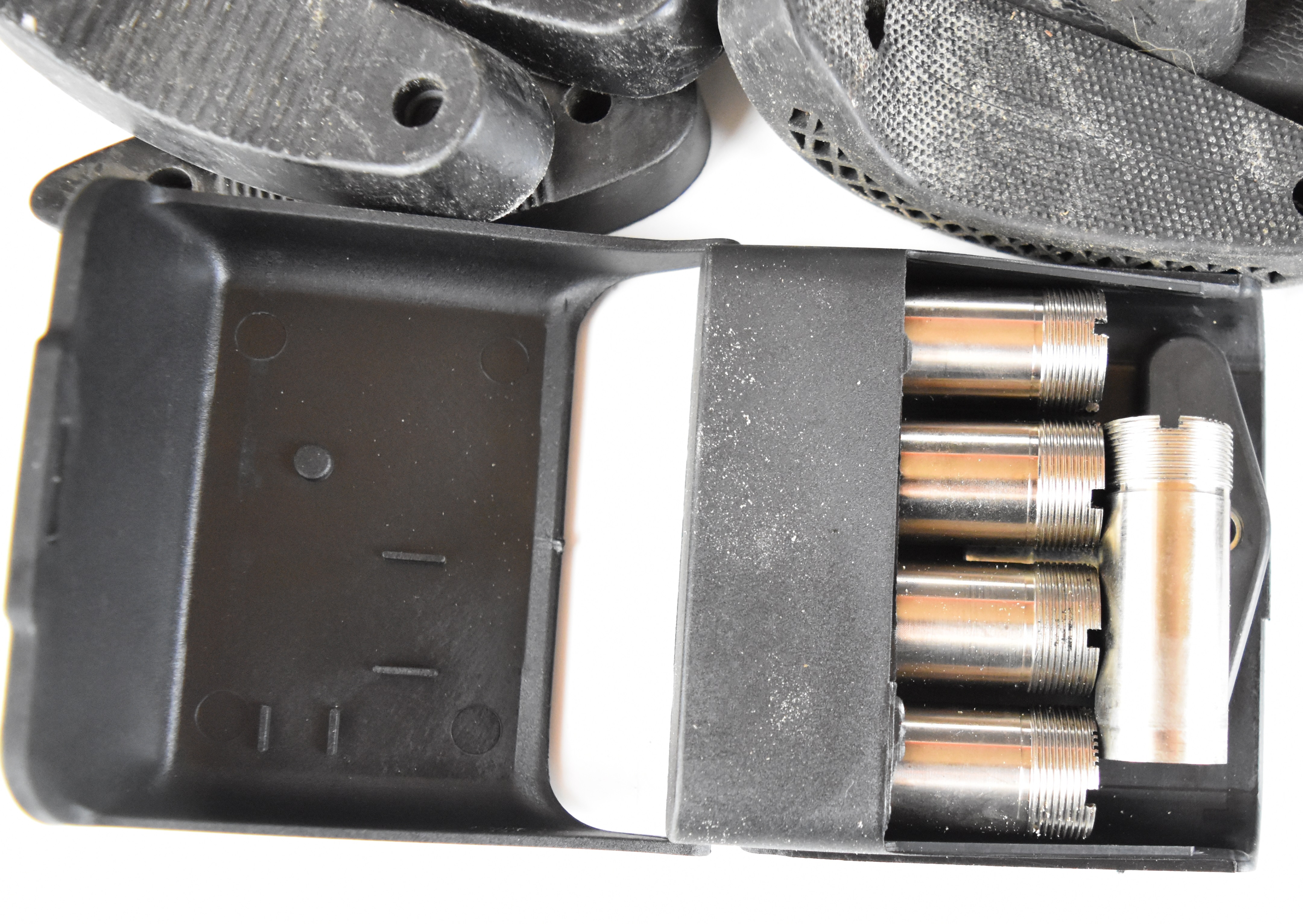 A collection of gun accessories including Midwater PCP cylinder carry bag, recoil pads, shotgun - Image 2 of 6