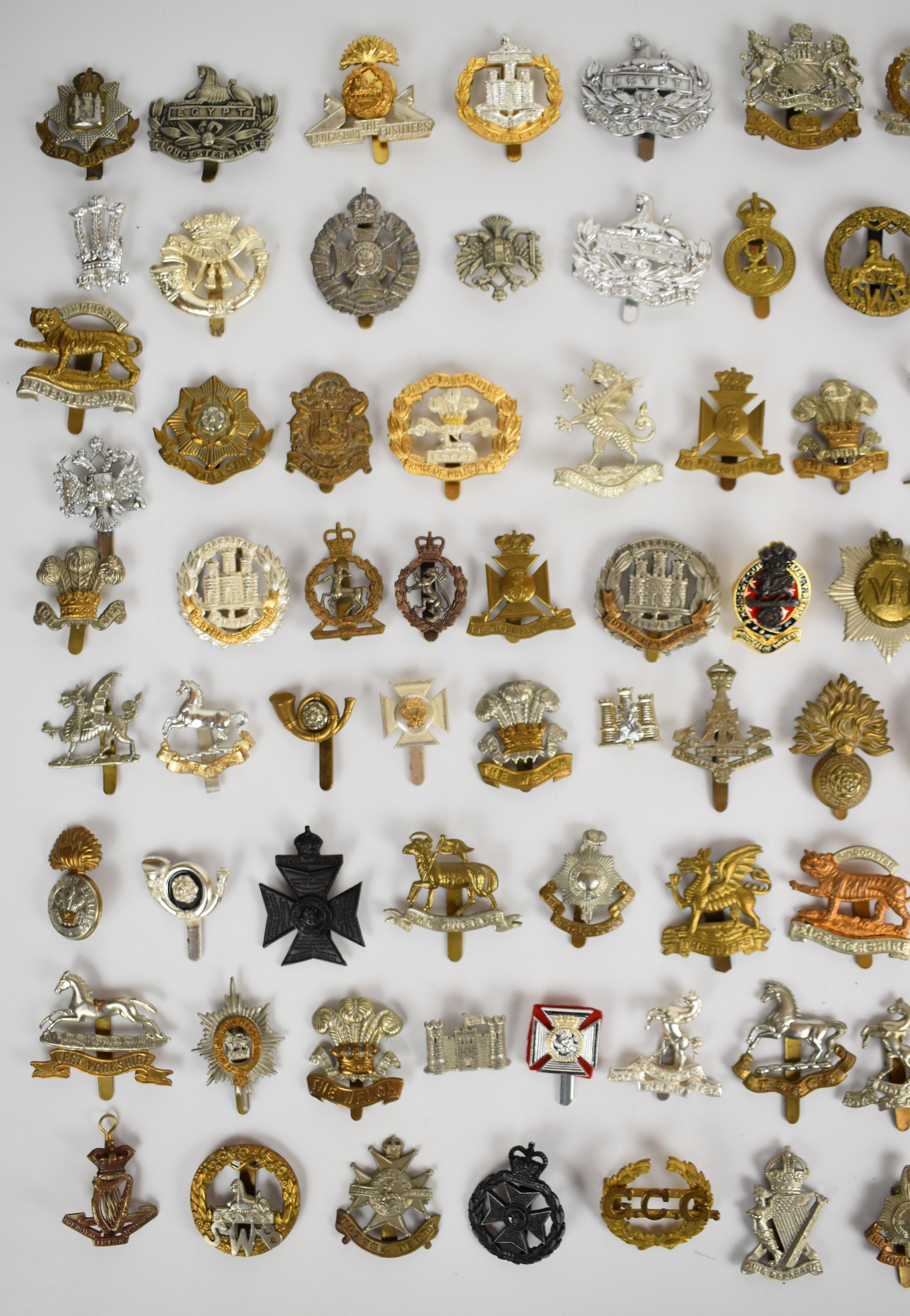 Large collection of approximately 100 British Army cap badges including Manchester 5th Volunteer - Image 2 of 3