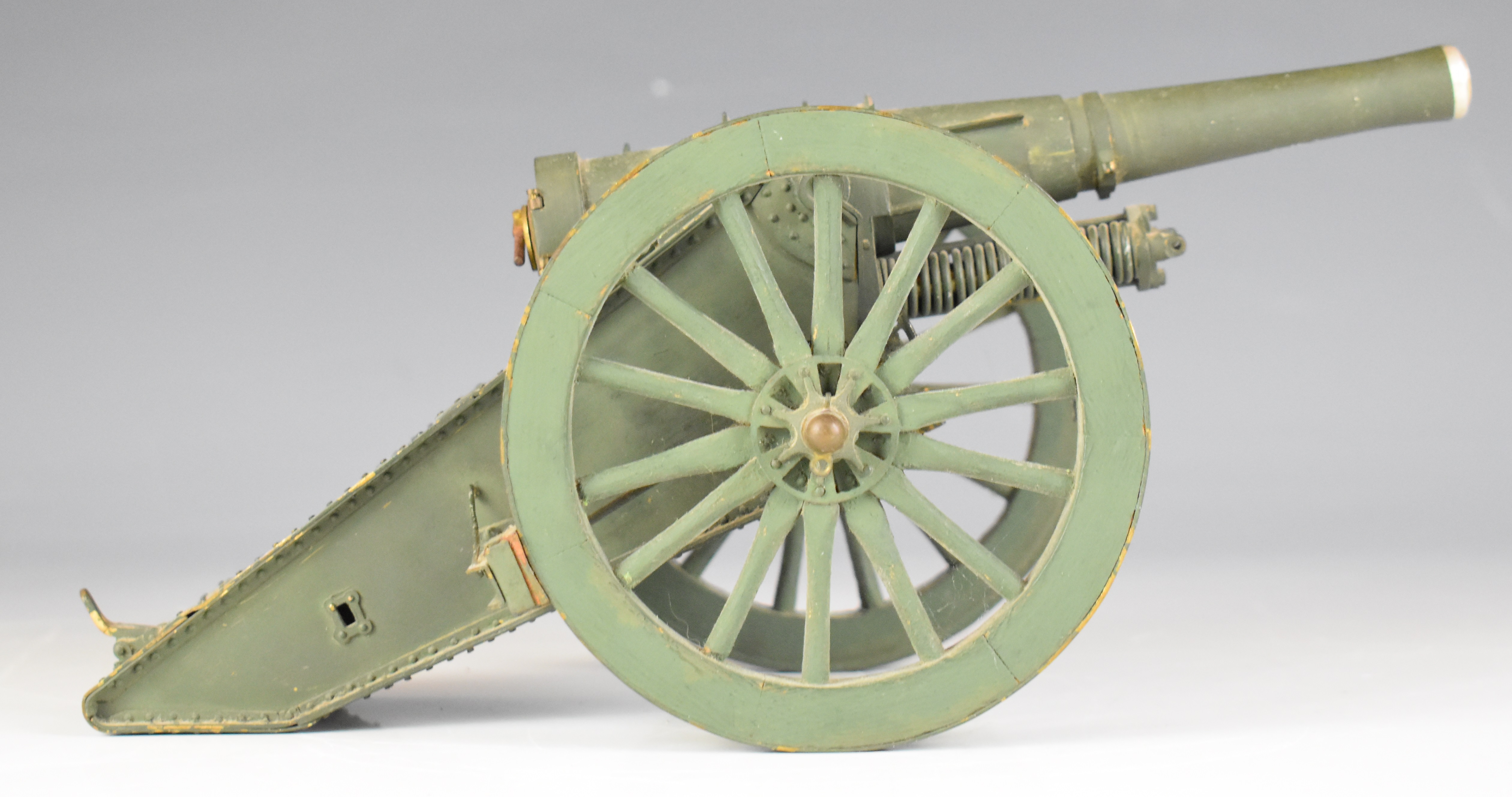 Breech loading desk cannon or field gun with 7 inch graduated barrel, overall length 28.5cm. - Image 4 of 8