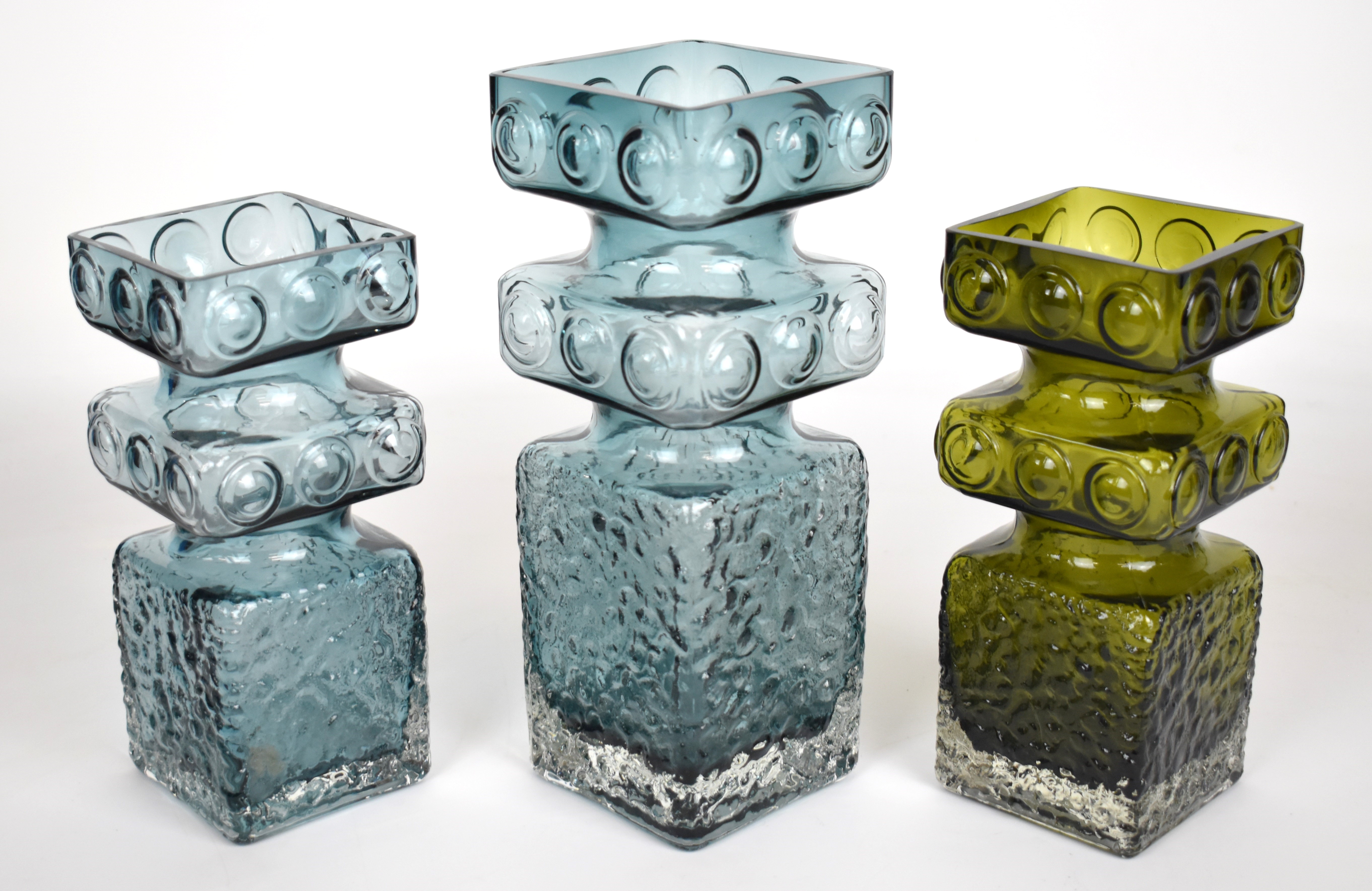 Three Tamara Aladin for Riihimaen Lasi Riihimaki Kehra glass vases in sage green and indigo blue, - Image 4 of 6