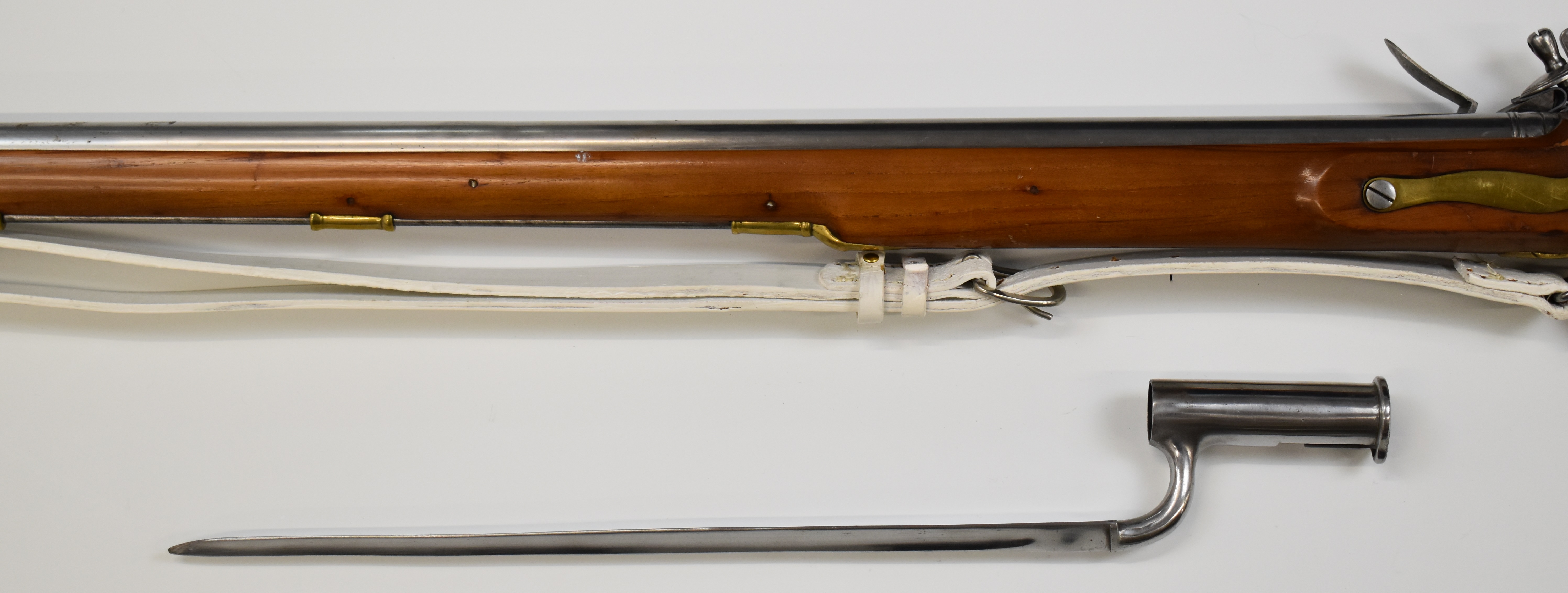 British Brown Bess flintlock musket with 'Tower' and crown over 'GR' cypher to the lock, brass - Image 9 of 10