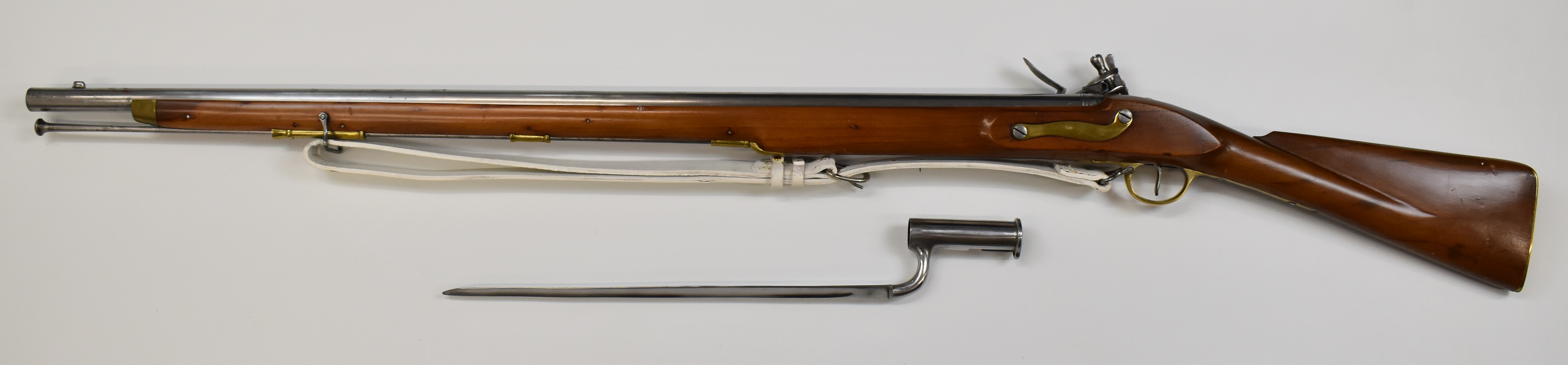 British Brown Bess flintlock musket with 'Tower' and crown over 'GR' cypher to the lock, brass - Image 7 of 10
