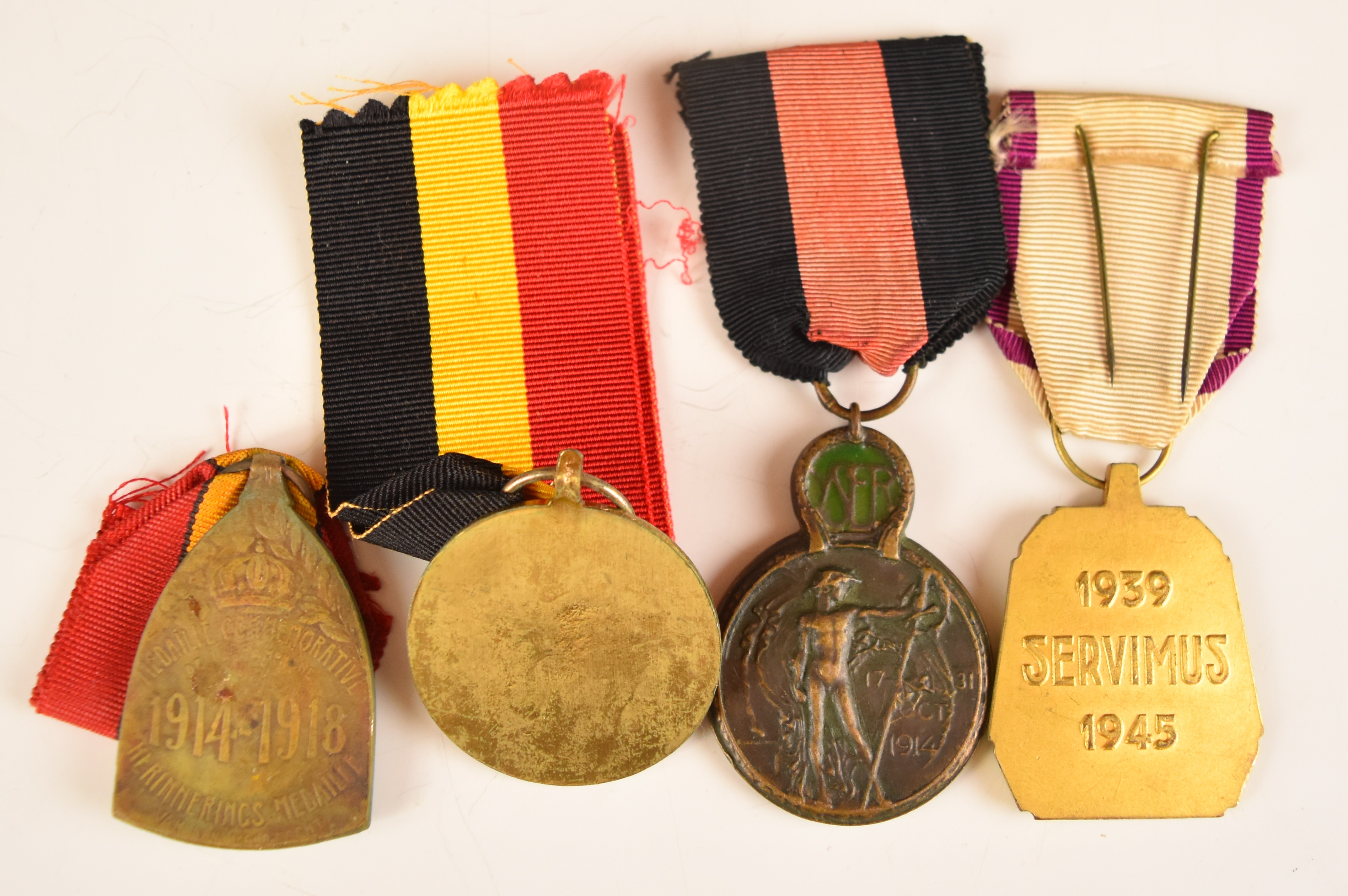 Collection of twenty two Belgium WW1 and WW2 military and civil medals including Air Defence, - Image 3 of 7