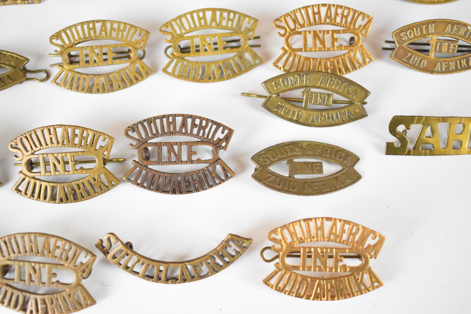 Approximately 20 South African shoulder titles / badges including 1st Infantry and SA HA examples - Image 4 of 5