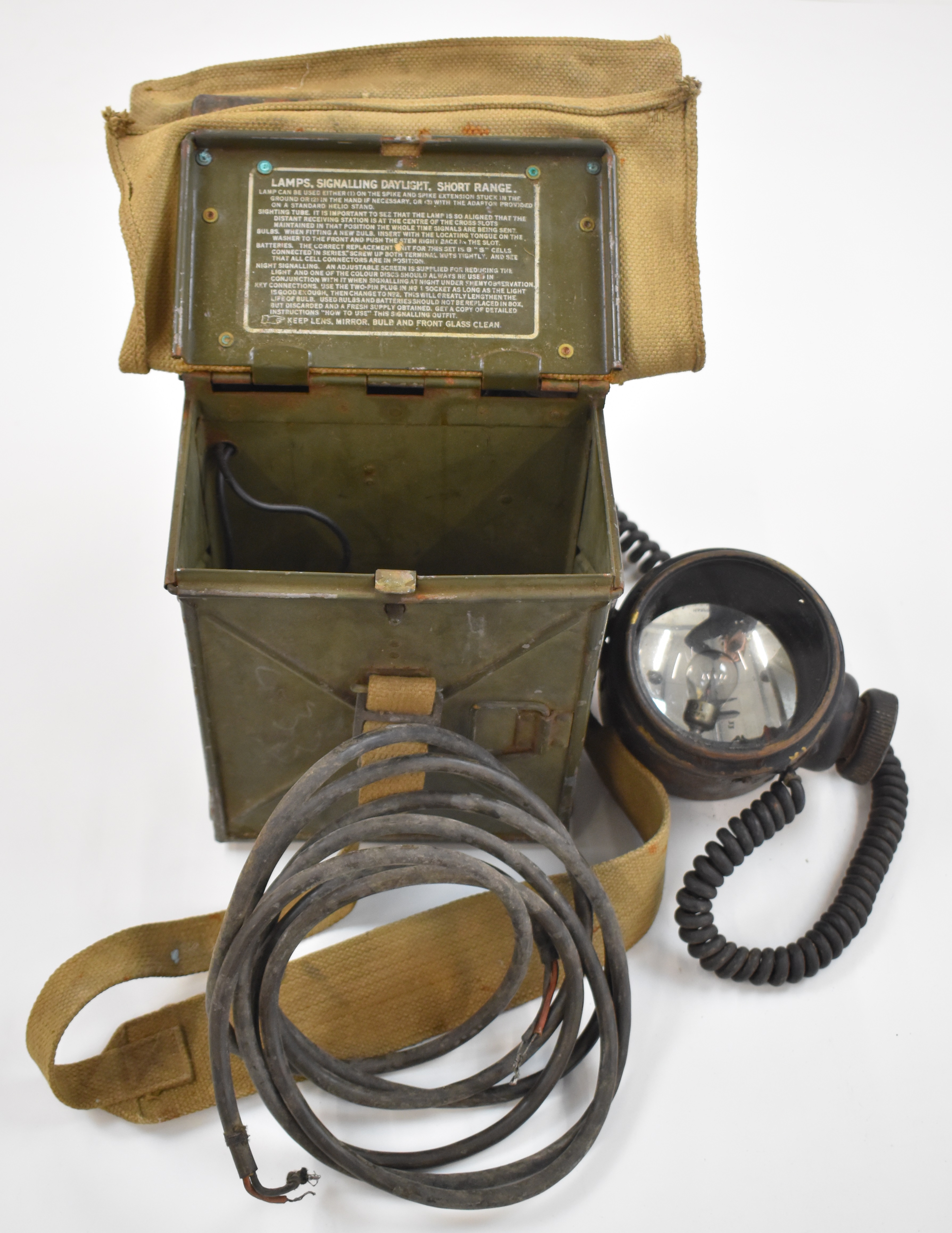 Military signalling lamp, box and bulbs, integral Morse key to lid - Image 6 of 6