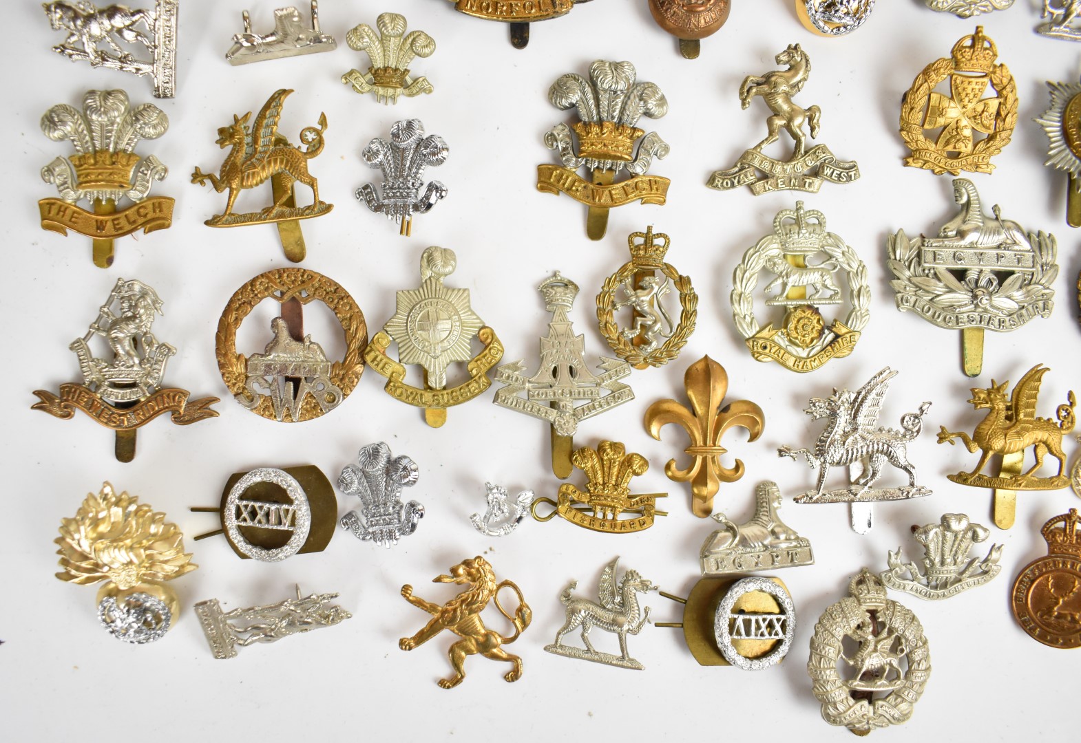 Large collection of approximately 100 British Army cap badges including Middlesex Regiment, - Image 2 of 5