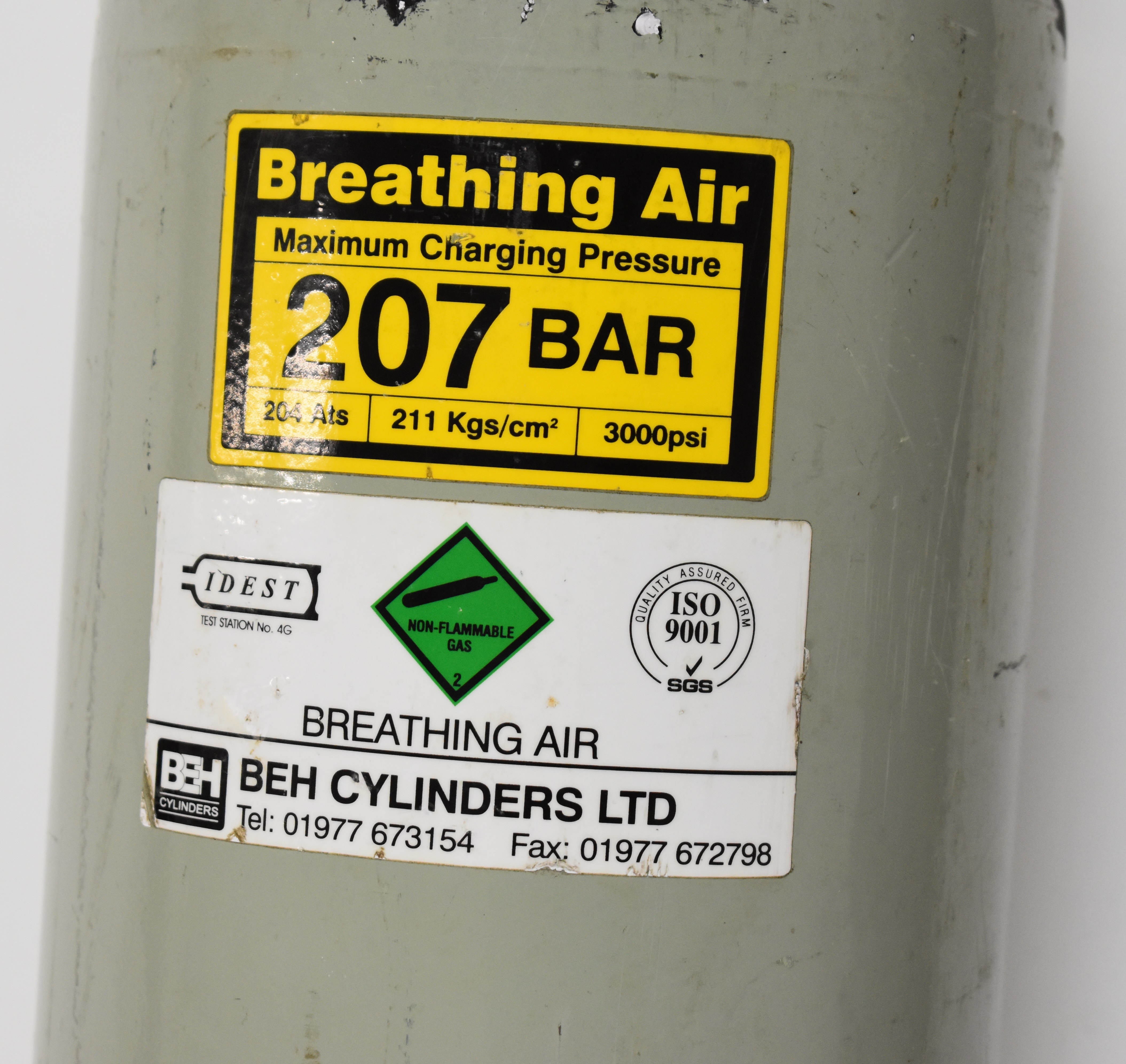 Approximately 12 litre 13kg compressed air bottle suitable for re-filling PCP air rifles. Please - Image 2 of 3
