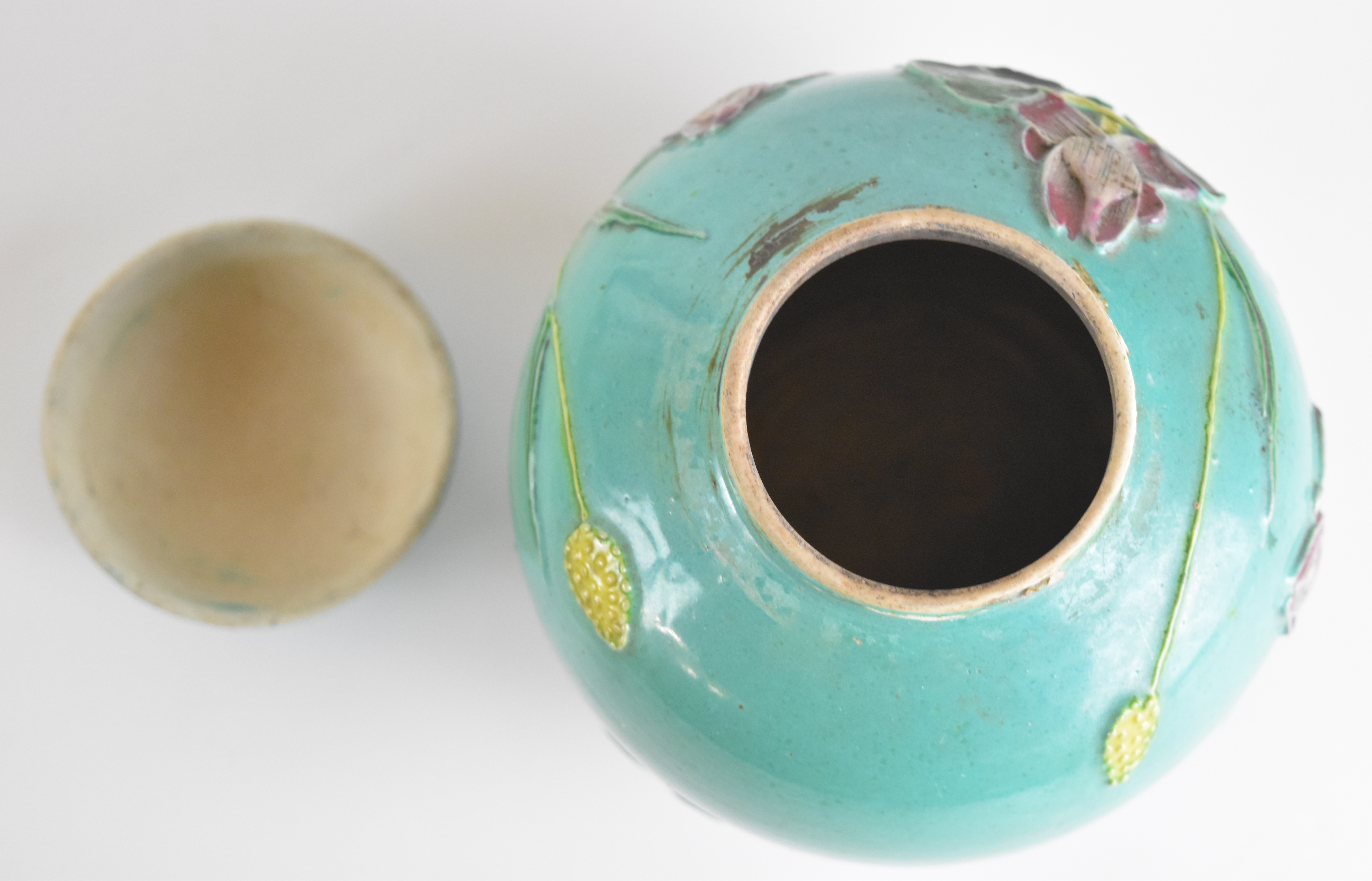 Chinese Sancai pottery ginger jar with relief decoration of birds and water lilies on a turquoise - Image 8 of 8