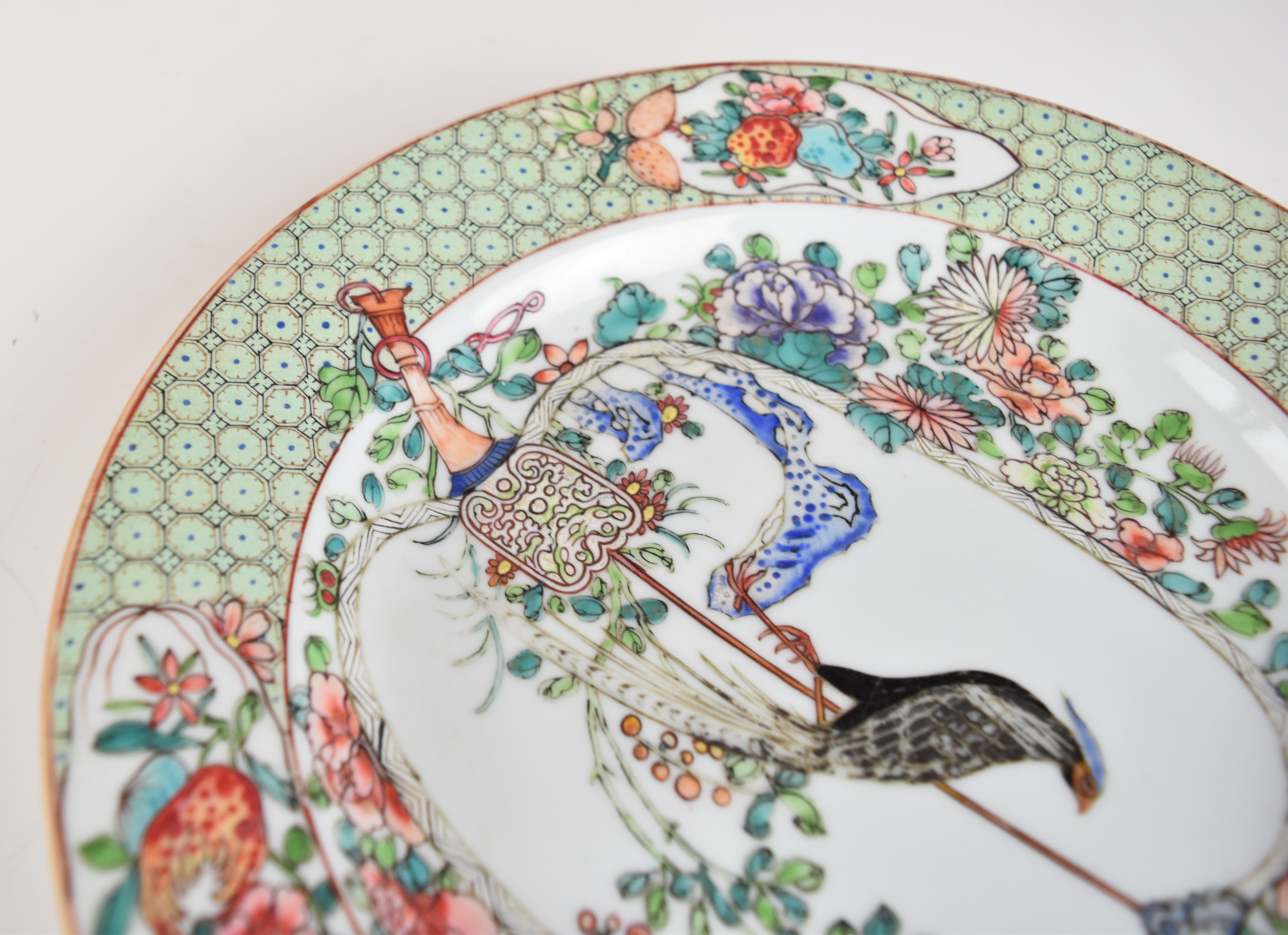 A 19thC Chinese famille verte plate with exotic bird decoration, diameter 22.5cm - Image 7 of 8