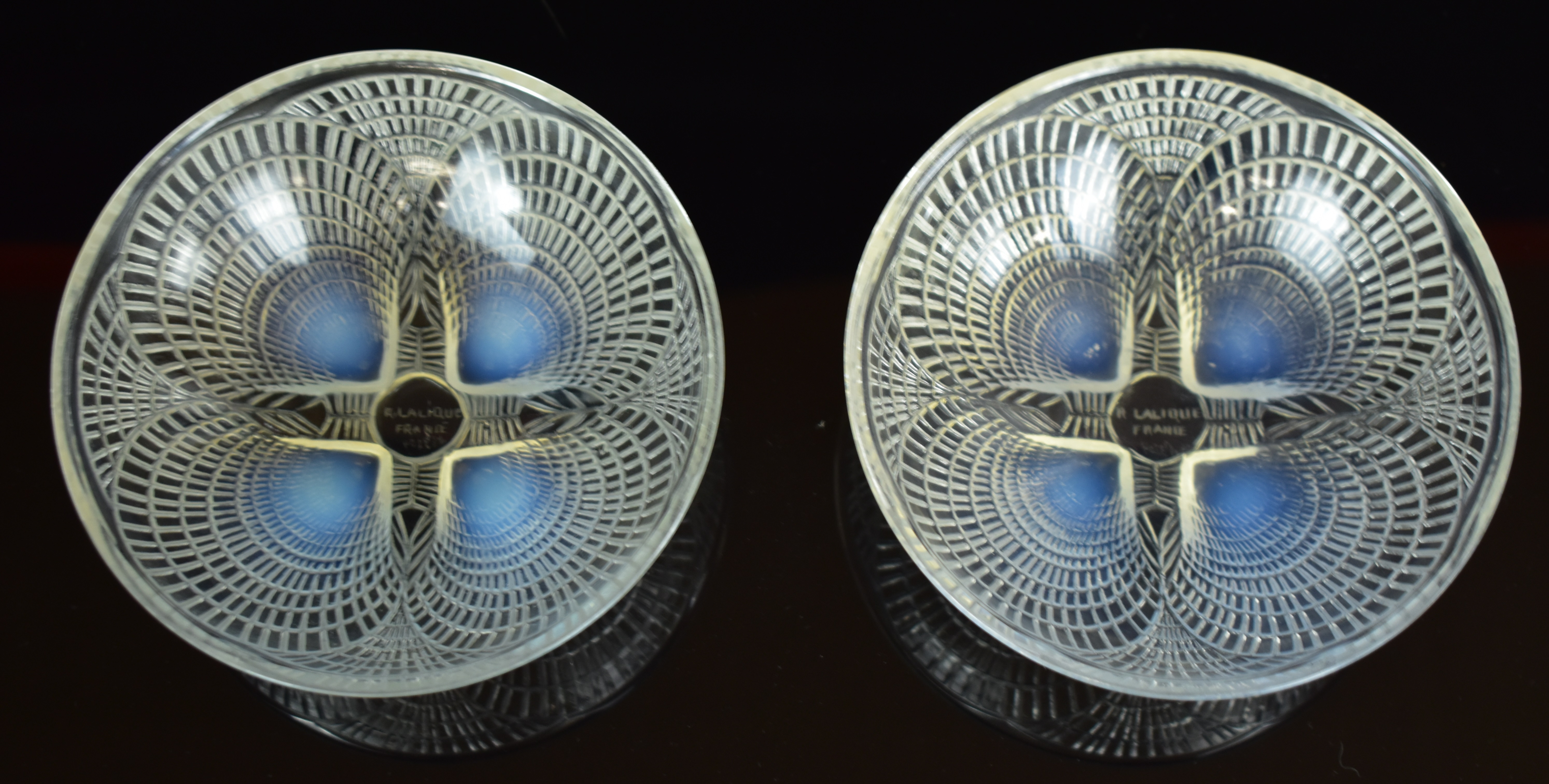 Lalique Coquilles pattern pair of opalescent glass bowls decorated with shells, each 13.3cm in - Image 7 of 14