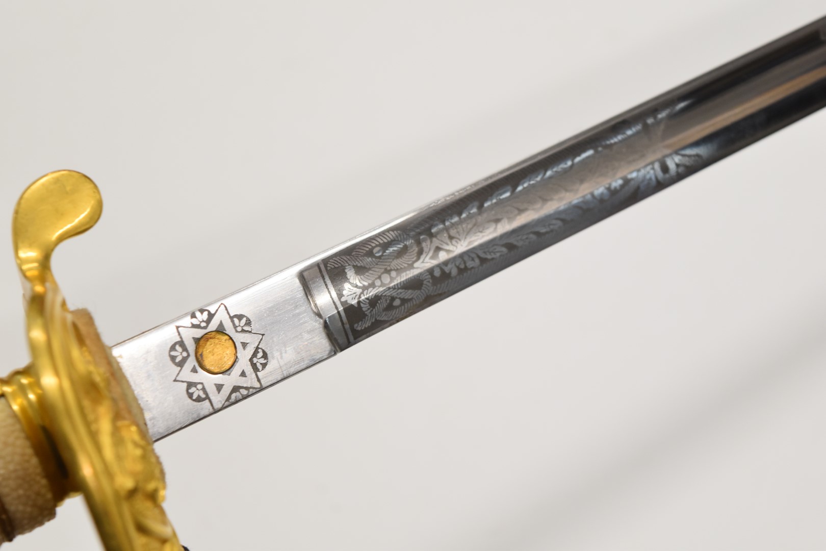 Royal Navy 1827 pattern officer's dress sword with lion head pommel, folding guard, fouled anchor - Image 7 of 10