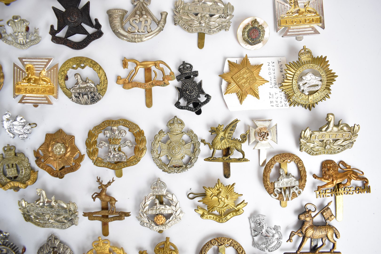 Large collection of approximately 100 British Army cap badges including Royal Sussex Regiment, - Image 4 of 14