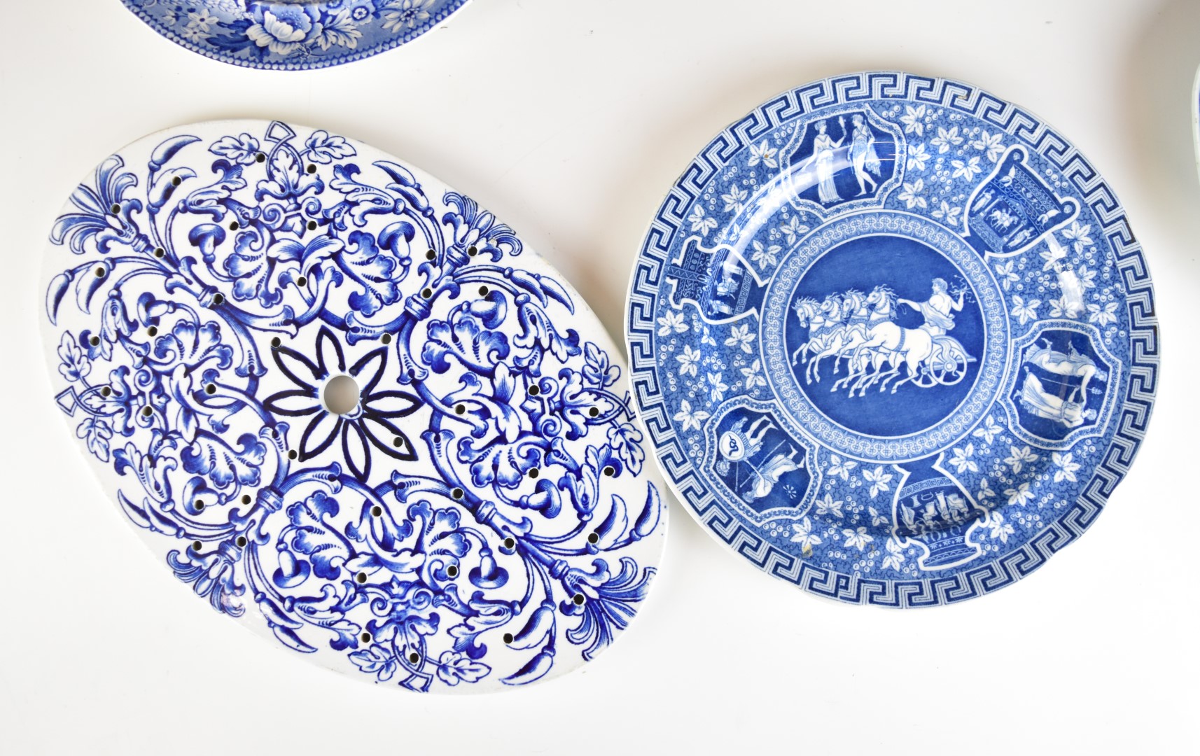 19thC blue and white English and Chinese porcelain / ceramics including Chinese export dish, - Image 6 of 10