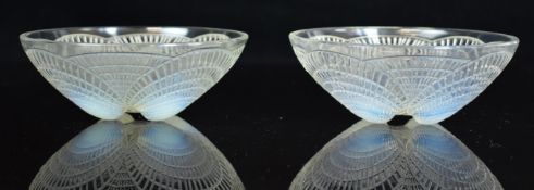 Lalique Coquilles pattern pair of opalescent glass bowls decorated with shells, each 13.3cm in