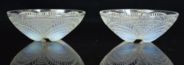 Lalique Coquilles pattern pair of opalescent glass bowls decorated with shells, each 13.3cm in