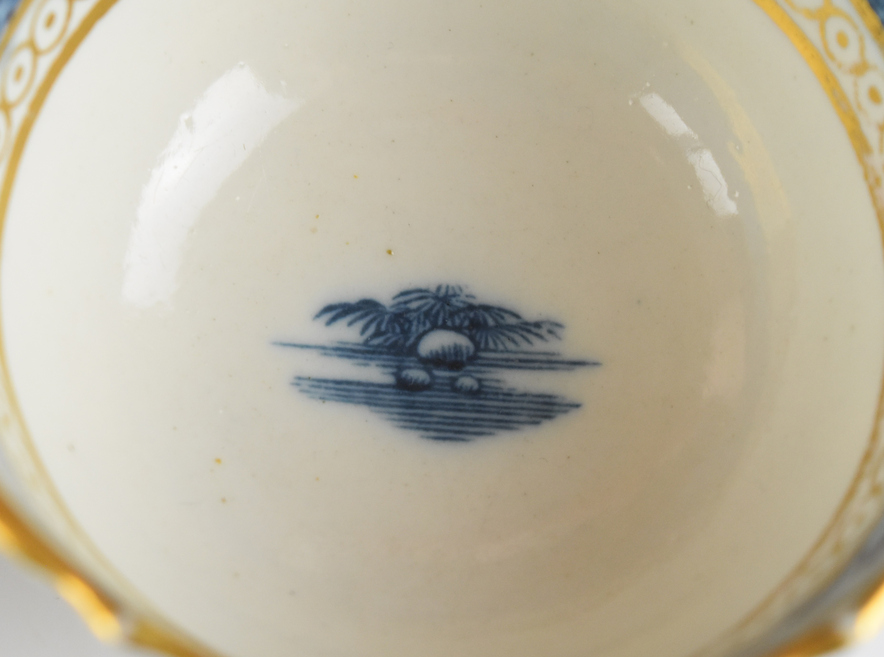 Caughley tea bowl, cup, saucer and pedestal dish, largest diameter 20cm - Image 4 of 8
