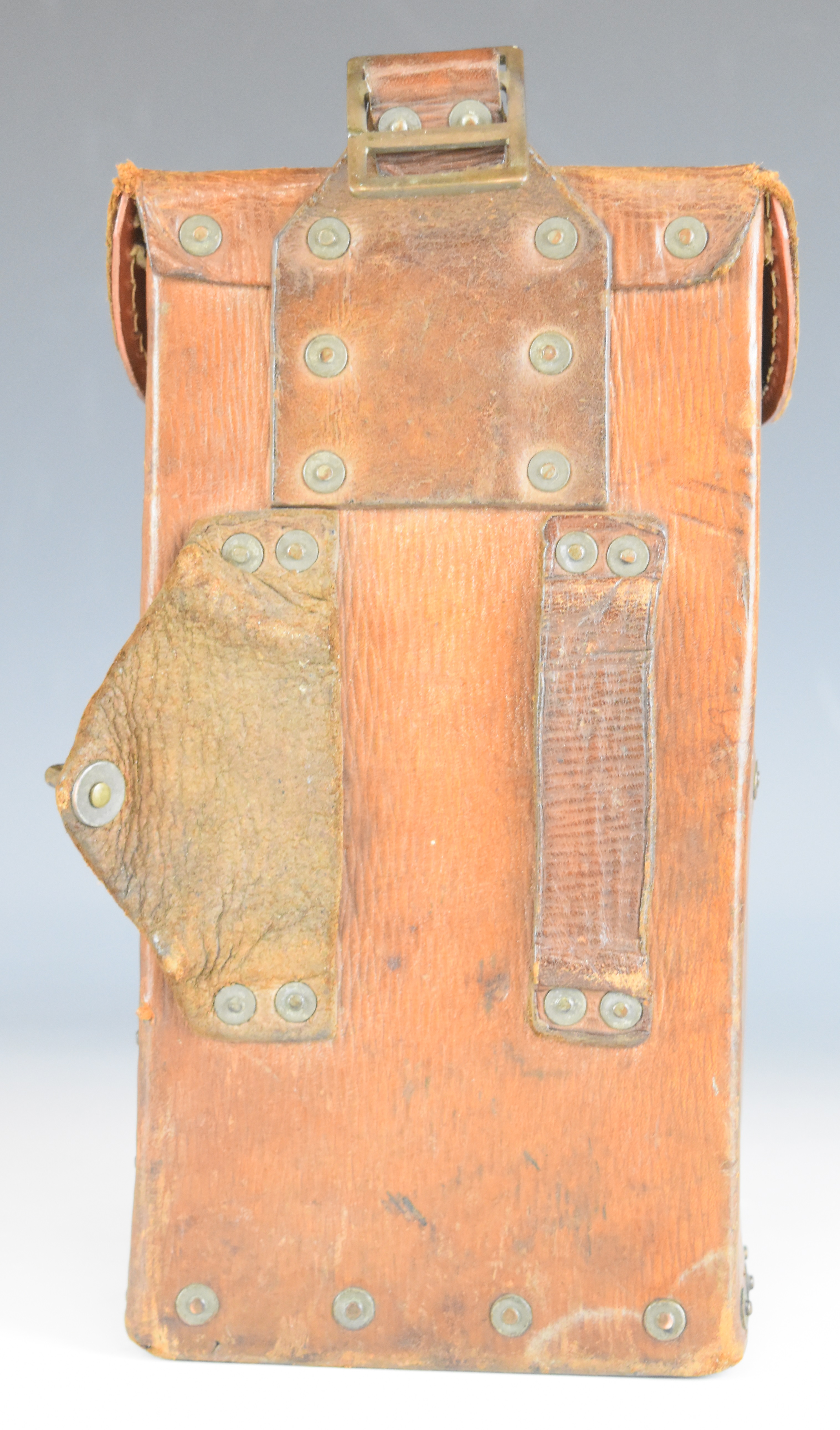 WW2 British army leather magazine pouch or holster with brass fittings, 24 x 12 x 7.5cm. - Image 4 of 6