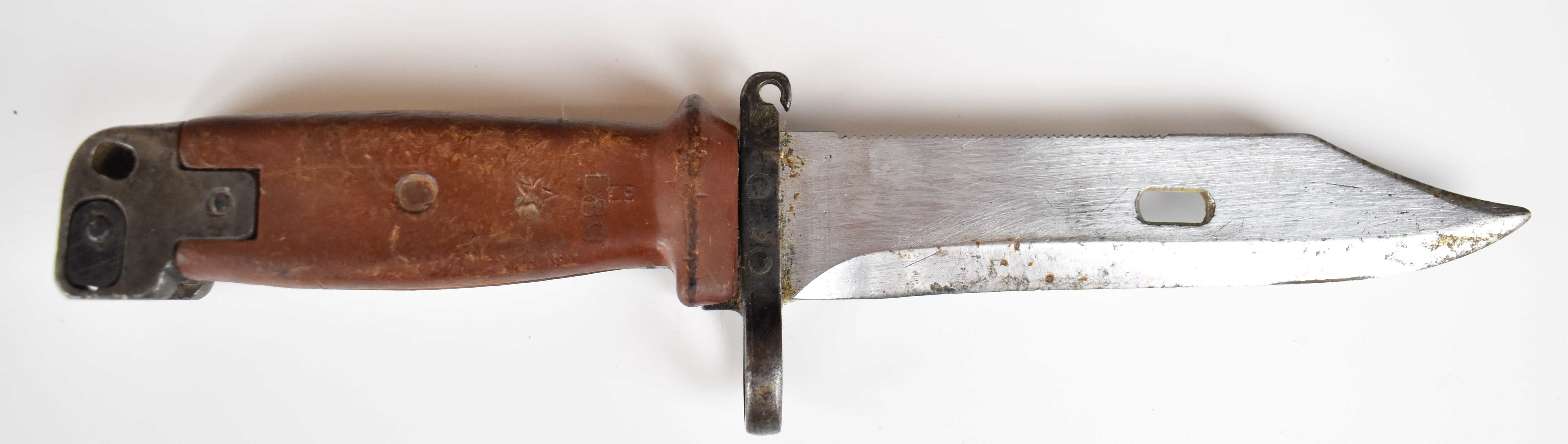 Kalashnikov AK47 bayonet with composite grips stamped 689, 14cm part serrated blade and scabbard, - Image 2 of 10