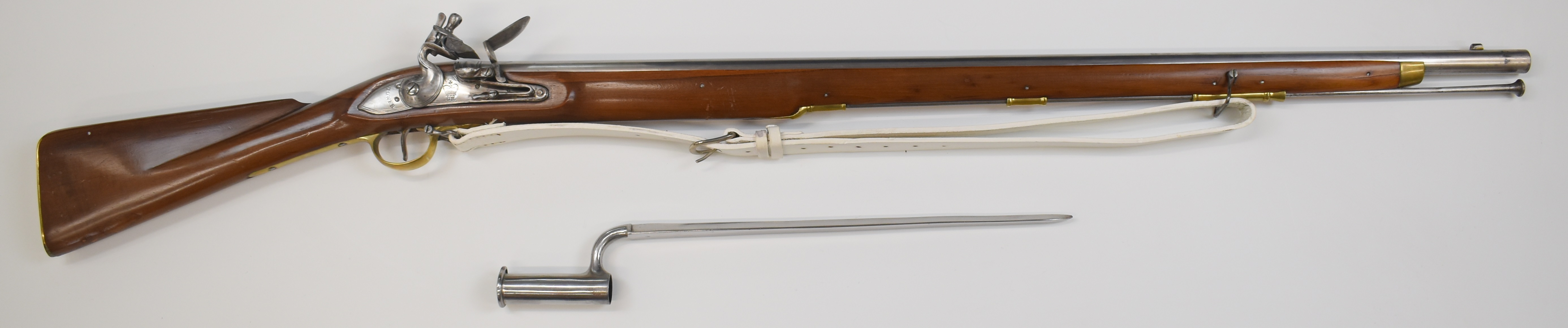British Brown Bess flintlock musket with 'Tower' and crown over 'GR' cypher to the lock, brass - Image 2 of 10