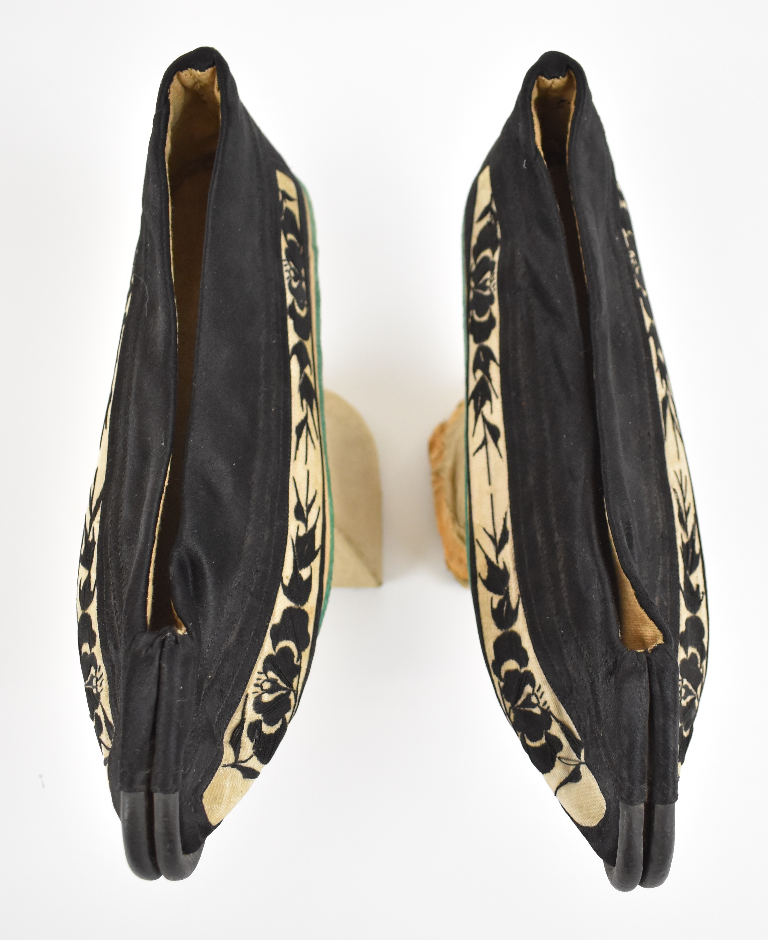 Pair of 19thC Chinese embroidered platform shoes, height 31 x length 21cm - Image 6 of 7