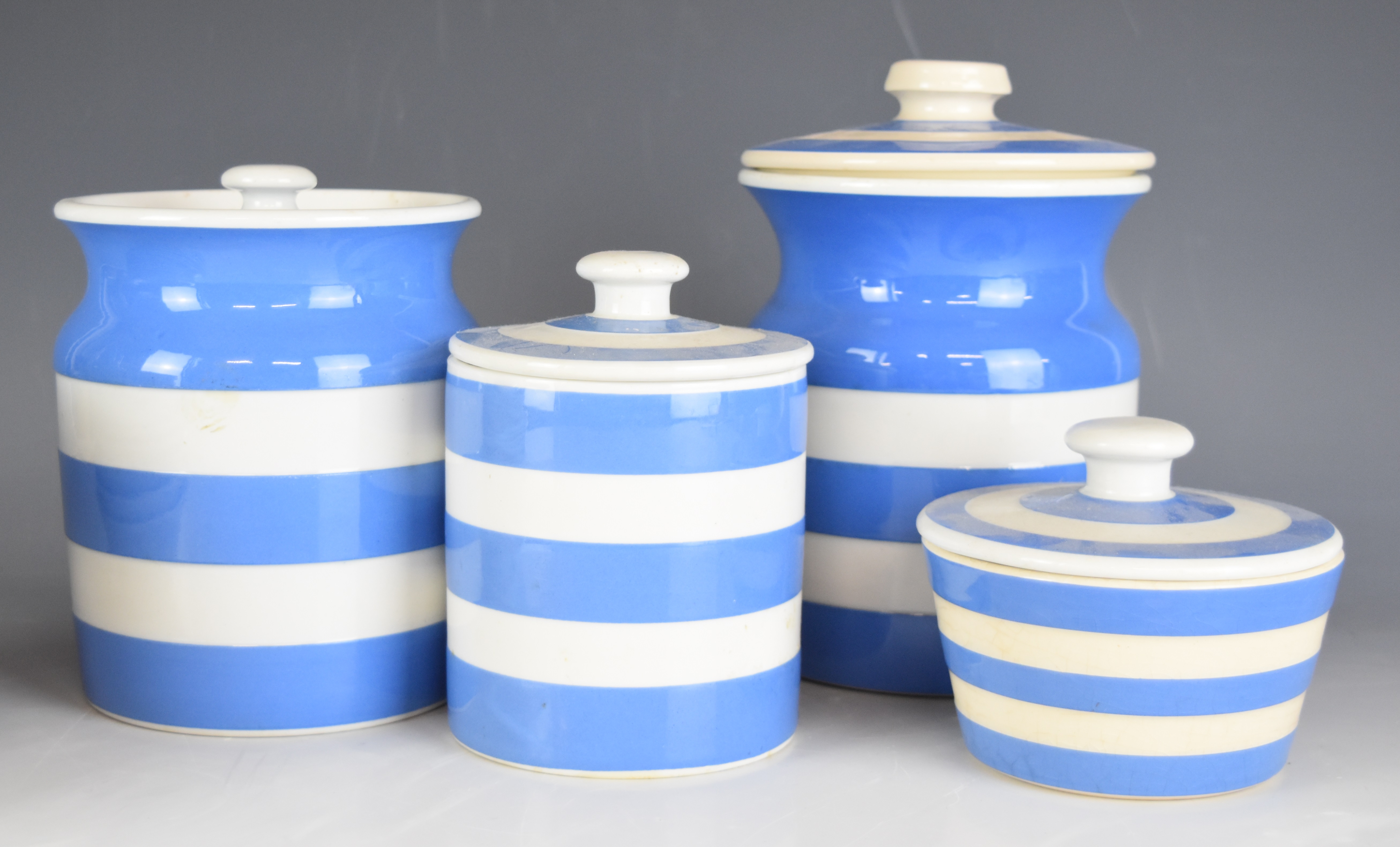 T.G. Green blue Cornishware, to include plates, cups, jars, jug and rolling pin, approximately 75 - Image 19 of 20