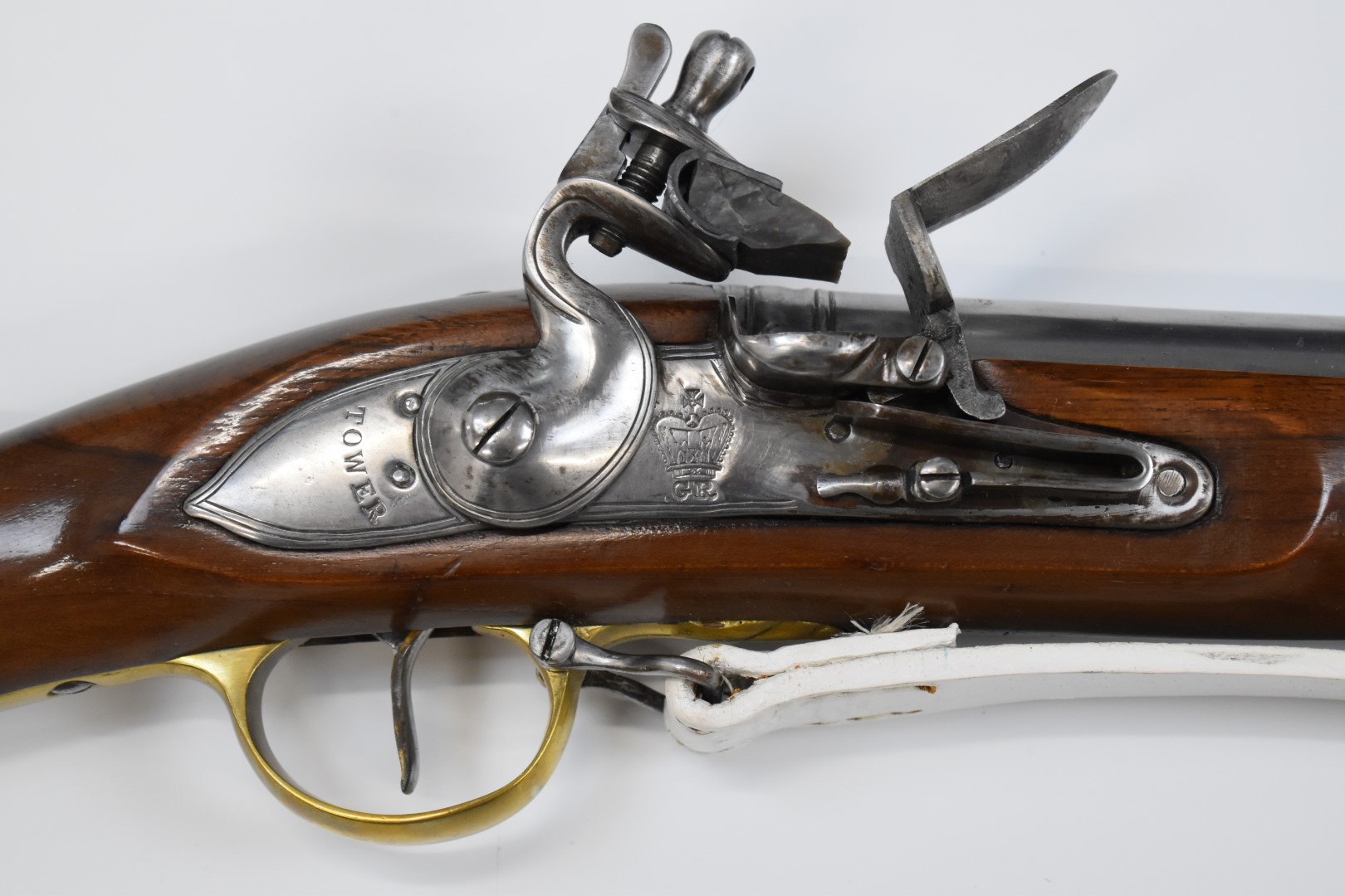 British Brown Bess flintlock musket with 'Tower' and crown over 'GR' cypher to the lock, brass - Image 6 of 10