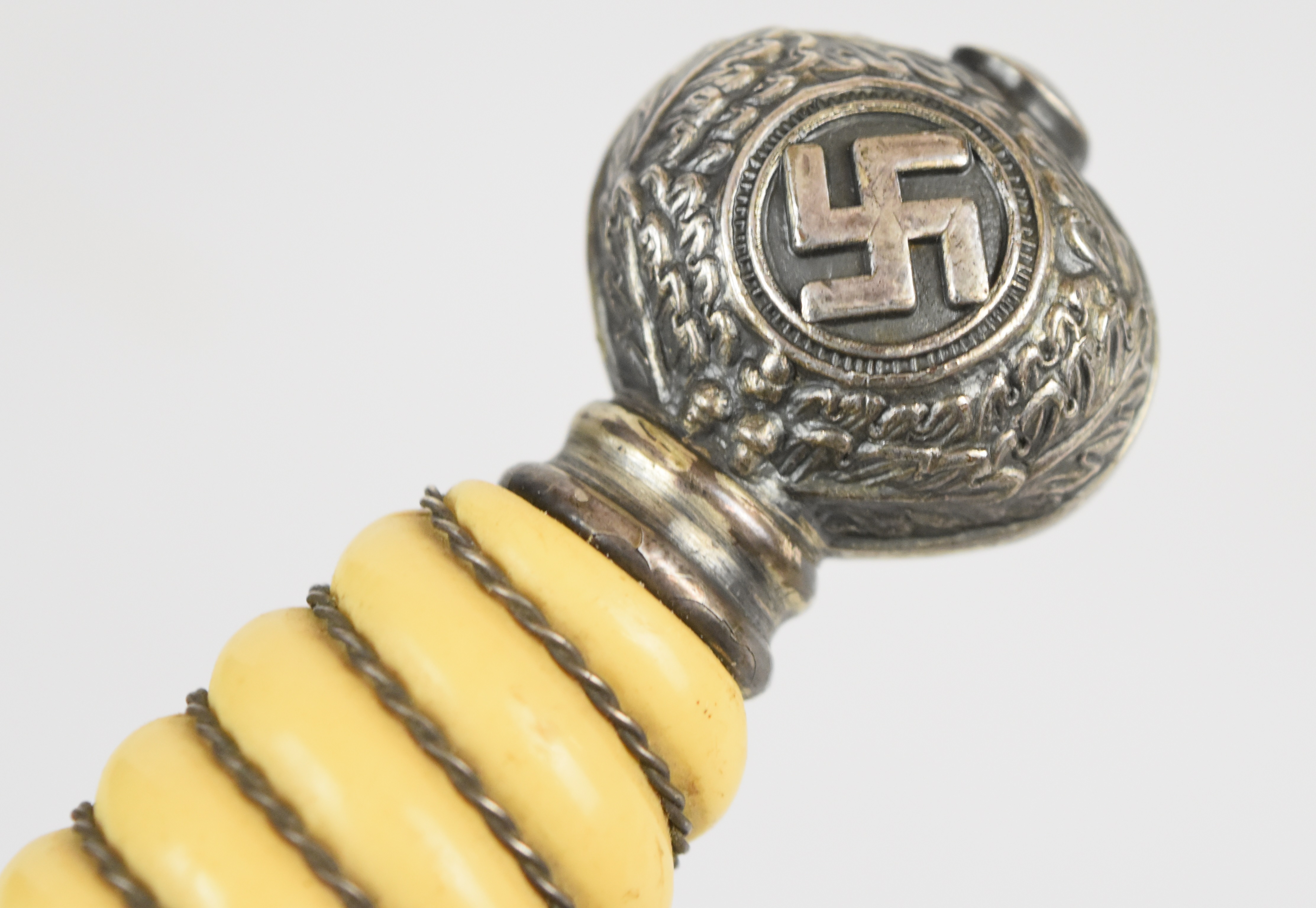 German WW2 Nazi Third Reich Luftwaffe officer's dress dagger with swastika and oak leaf decoration - Image 6 of 11