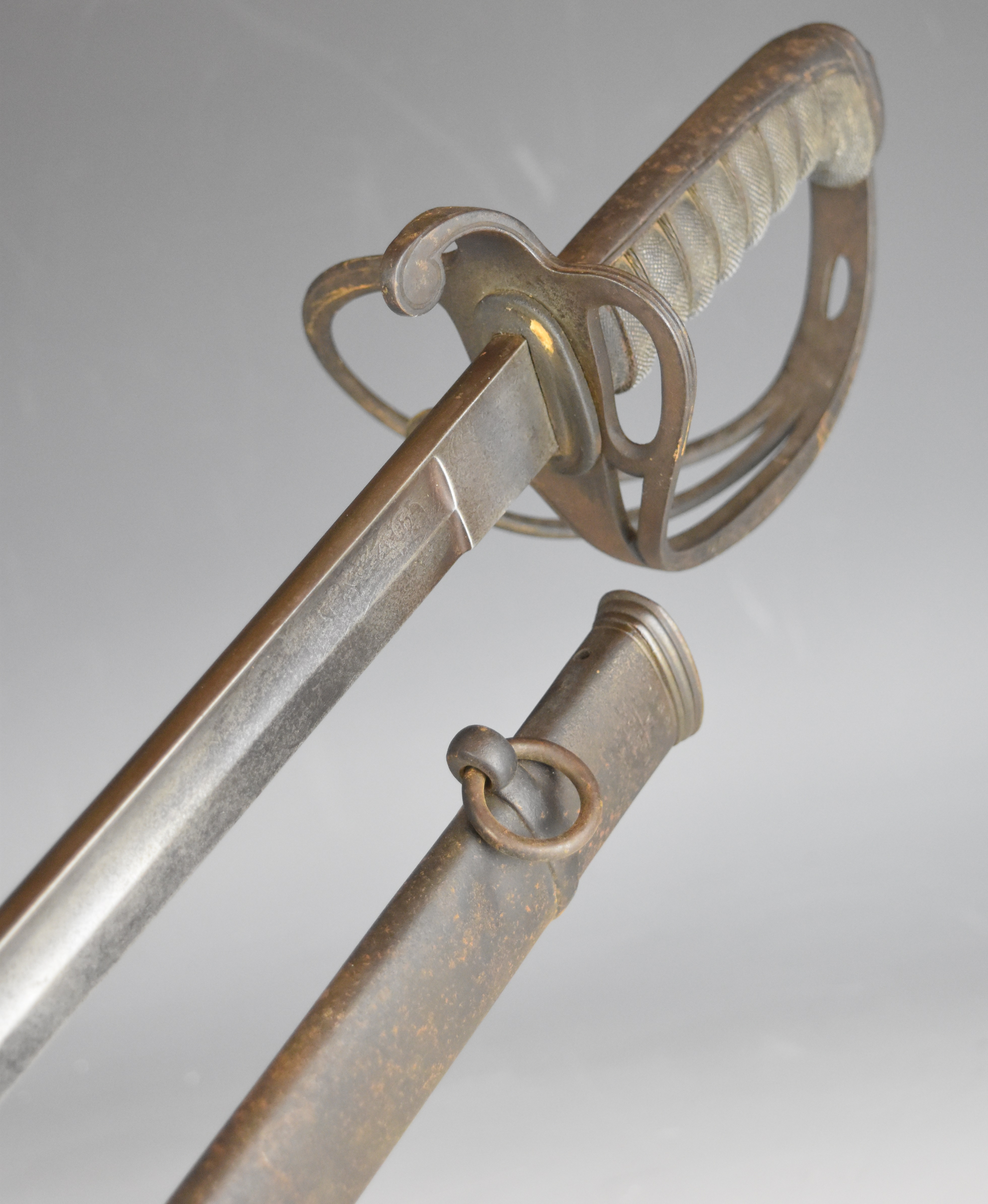 British 1821 pattern Light Cavalry / Artillery sword retailed by Grinley, London, with three bar