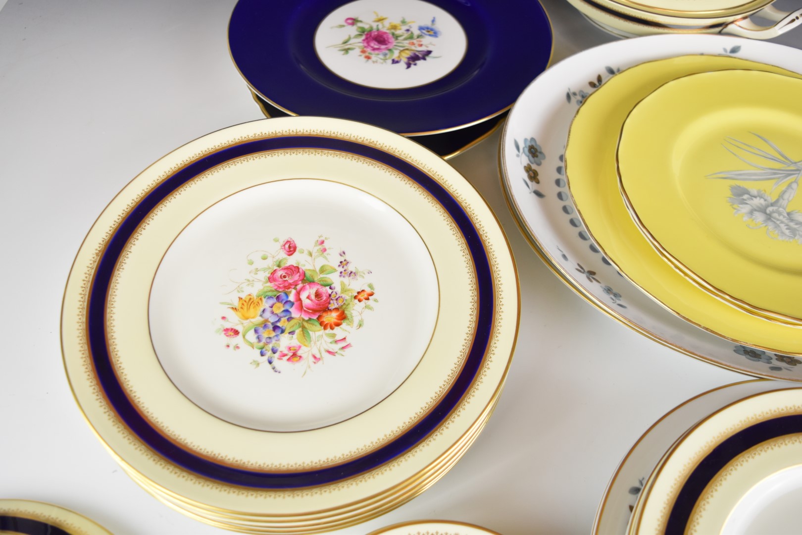 Royal Worcester dinner ware and cabinet plates decorated in Princess Royal, Pansy and Lucerne - Image 3 of 8