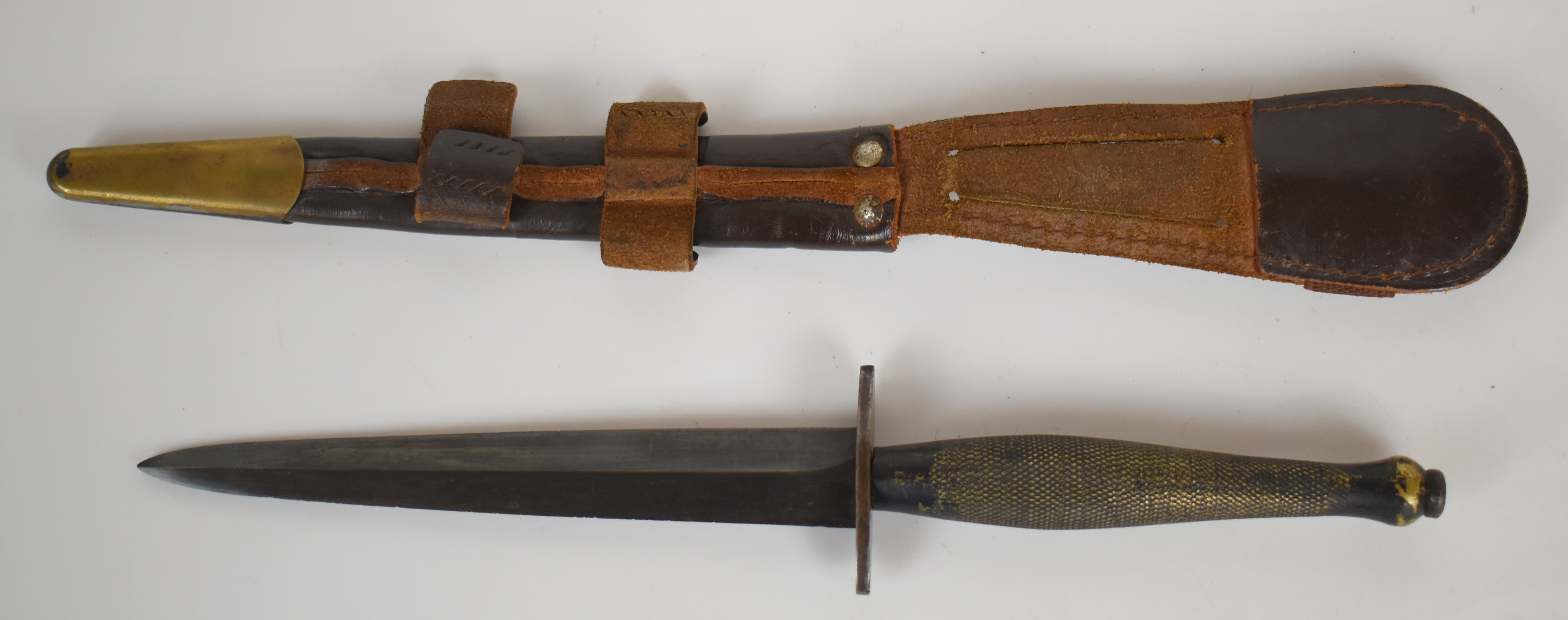 British WW2 Fairbairn Sykes 2nd pattern fighting knife stamped 82 to cross guard, with 16cm blade - Image 2 of 4
