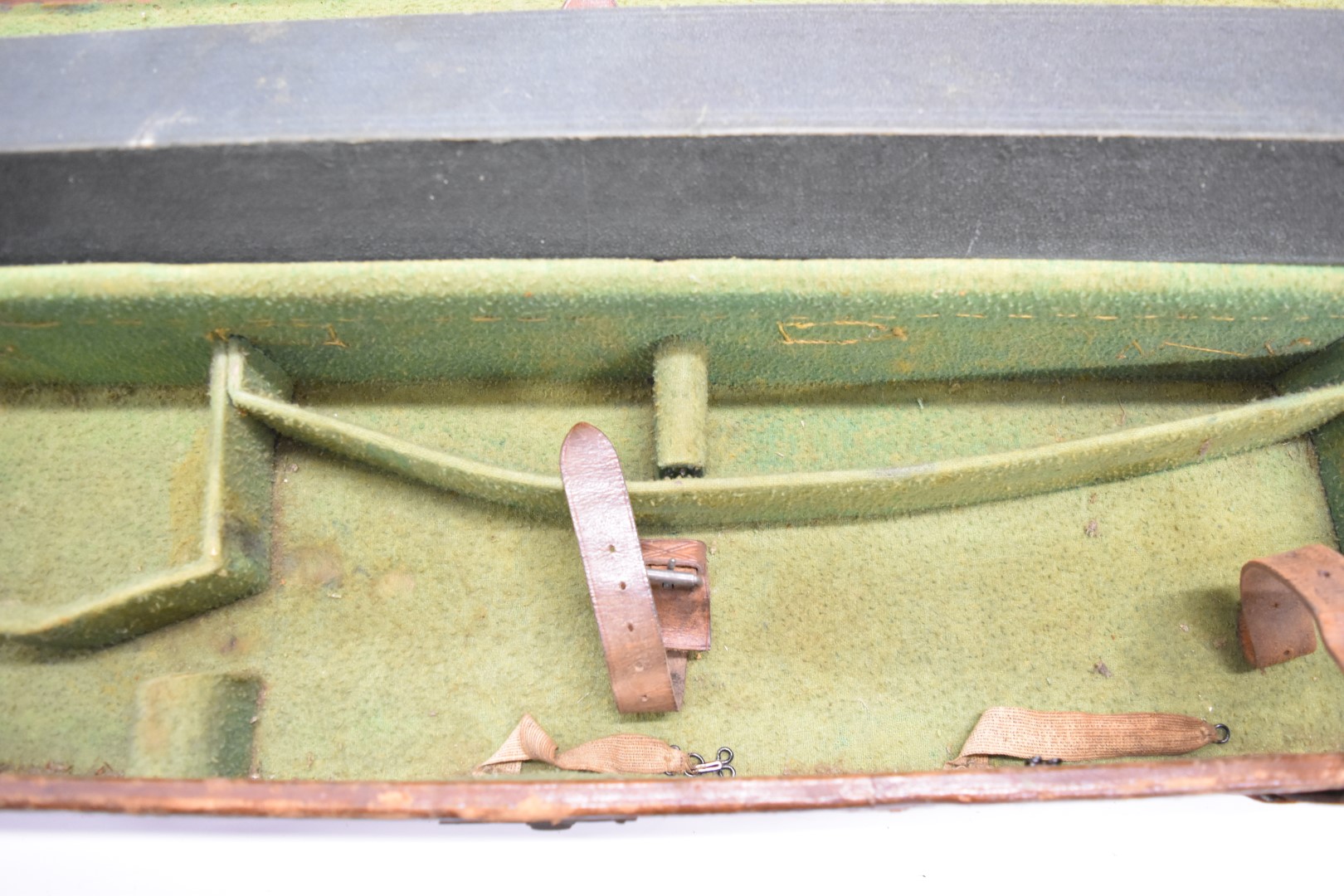 Vintage two tier leather bound gun case with fitted interior and hinged accessory tray, 84 x 19 x - Image 2 of 3