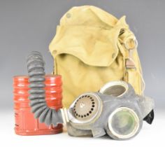 British WW2 respirator / gas mask No 4 III B 7/41 with broad arrow mark, canister, haversack dated