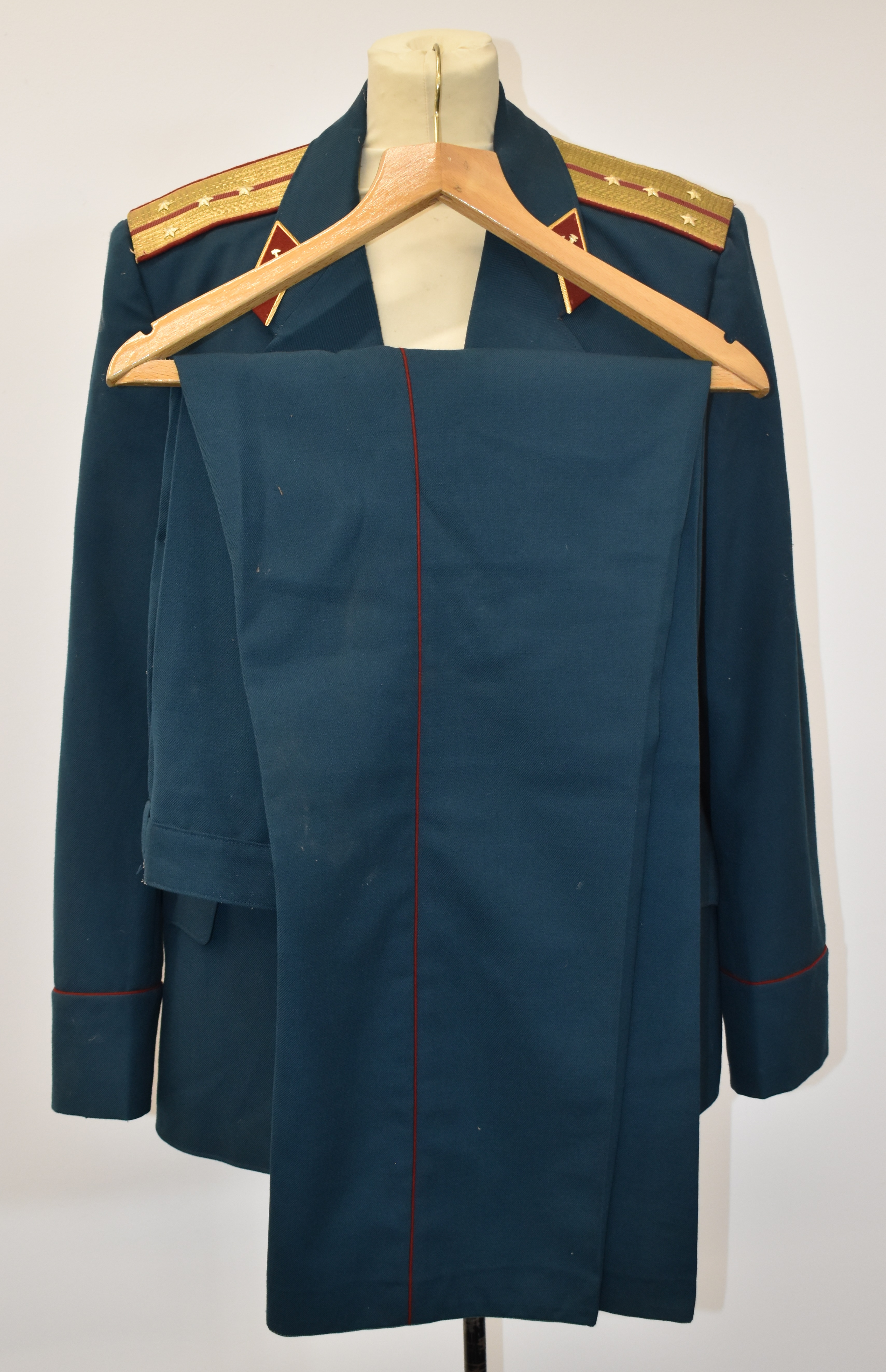Russian Air Force Cold War uniform comprising tunic and trousers with insignia - the vendor - Image 2 of 7