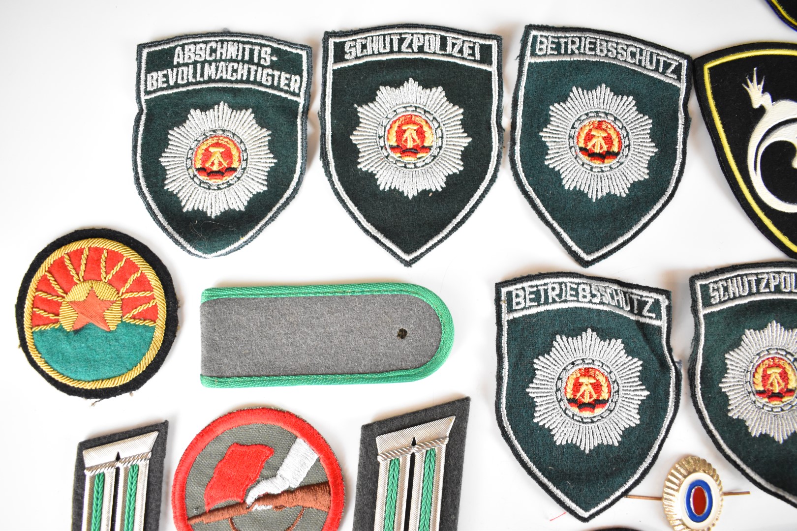 Russian / East German cloth badges, rank insignia etc - Image 2 of 6