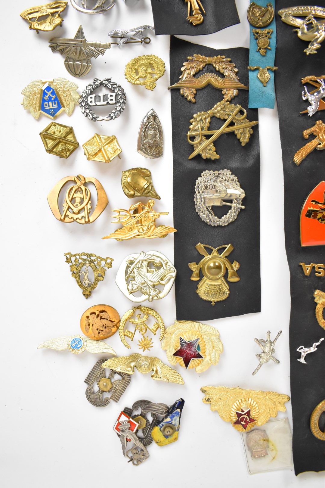 Large collection of approximately 100 overseas forces badges including South Africa, France, Canada, - Image 11 of 16
