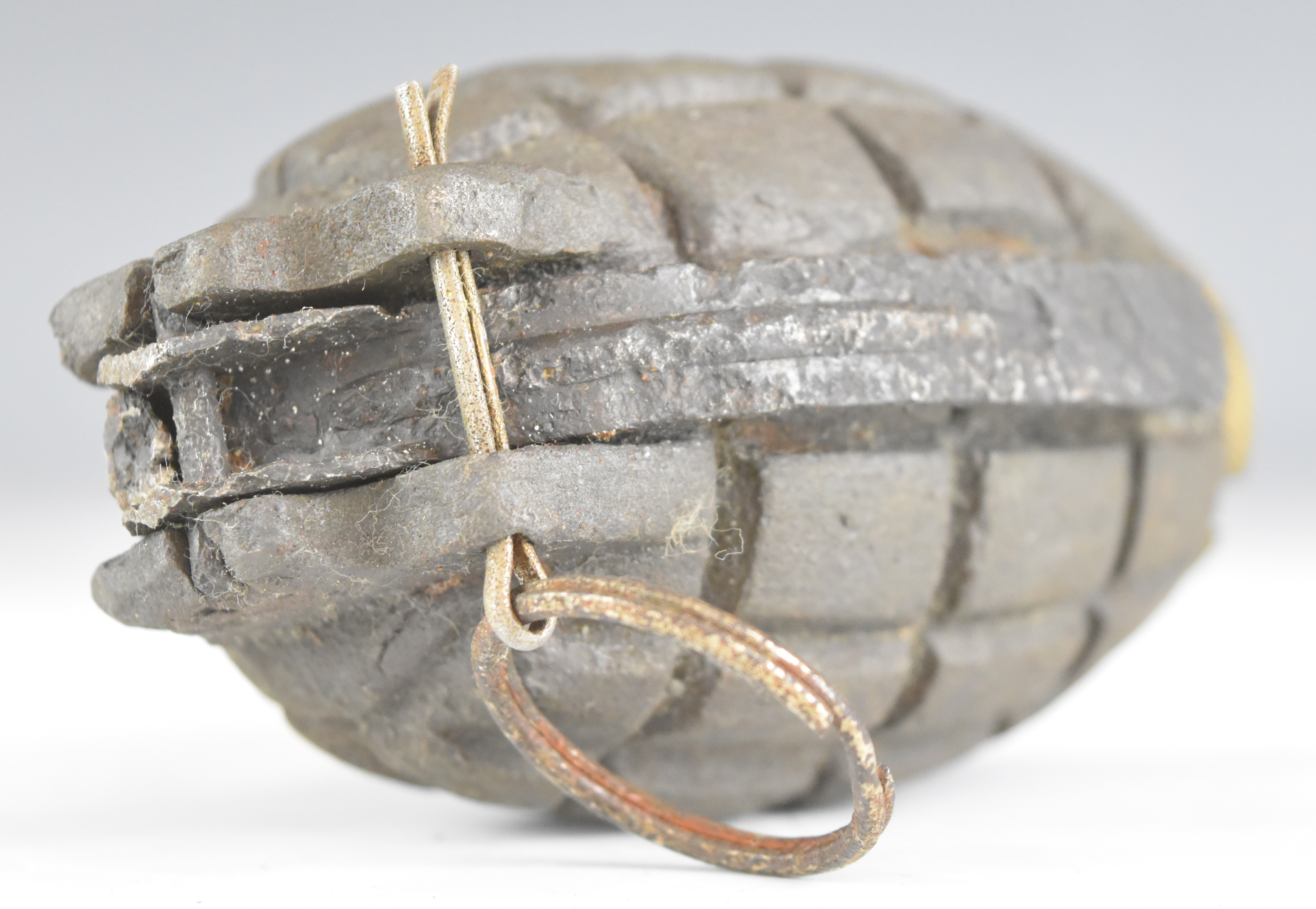 British WW1 inert Mills bomb / grenade No5 Mk I, with 8/16 to screw in brass base - Image 3 of 5