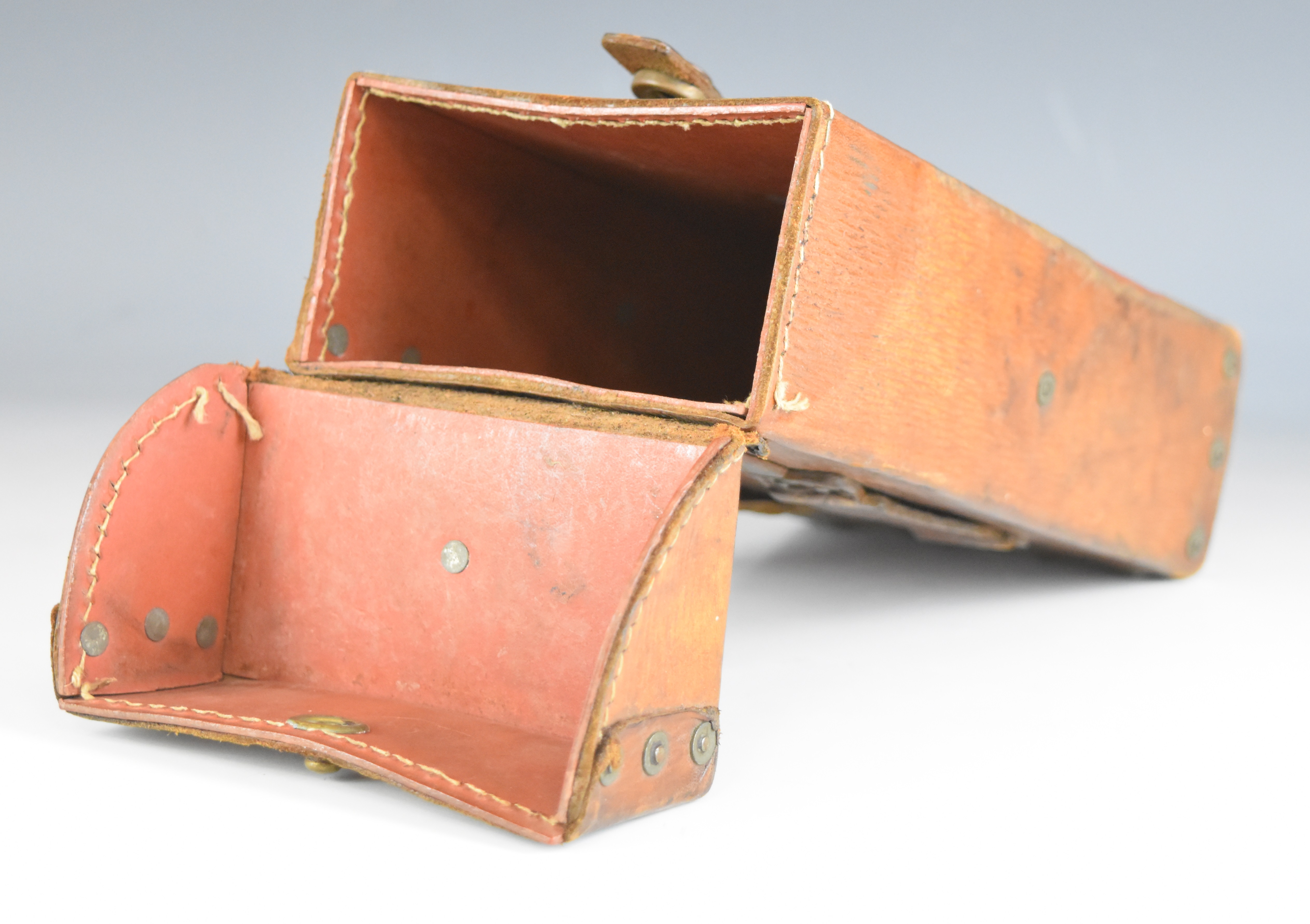 WW2 British army leather magazine pouch or holster with brass fittings, 24 x 12 x 7.5cm. - Image 5 of 6