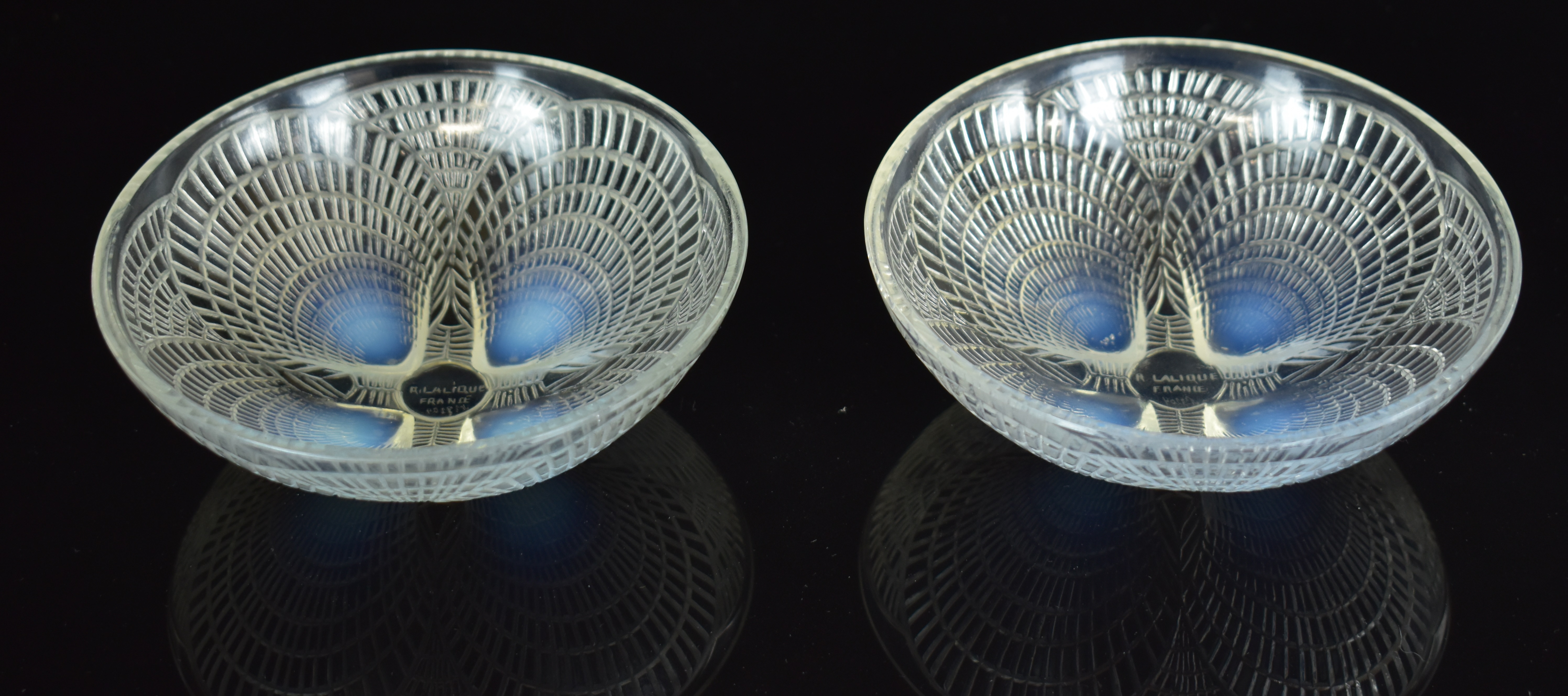 Lalique Coquilles pattern pair of opalescent glass bowls decorated with shells, each 13.3cm in - Image 13 of 14