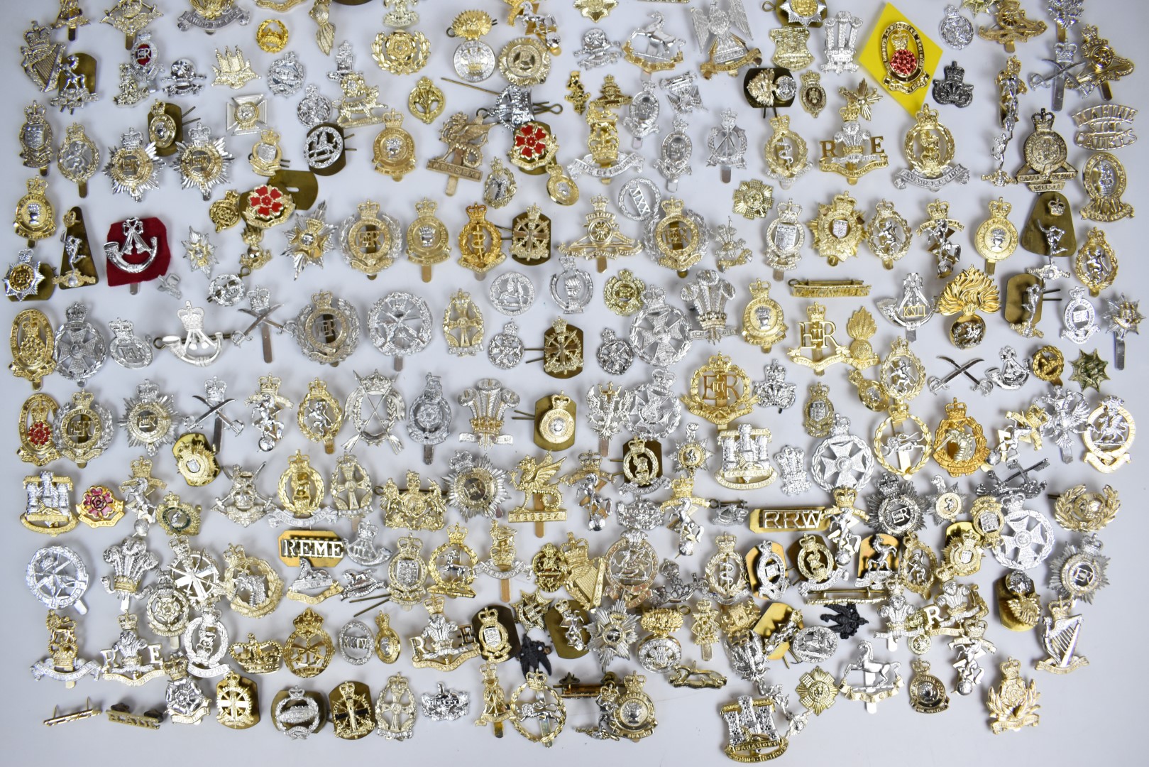 Collection of approximately 300 British Forces anodised cap badges across all arms including - Image 4 of 5