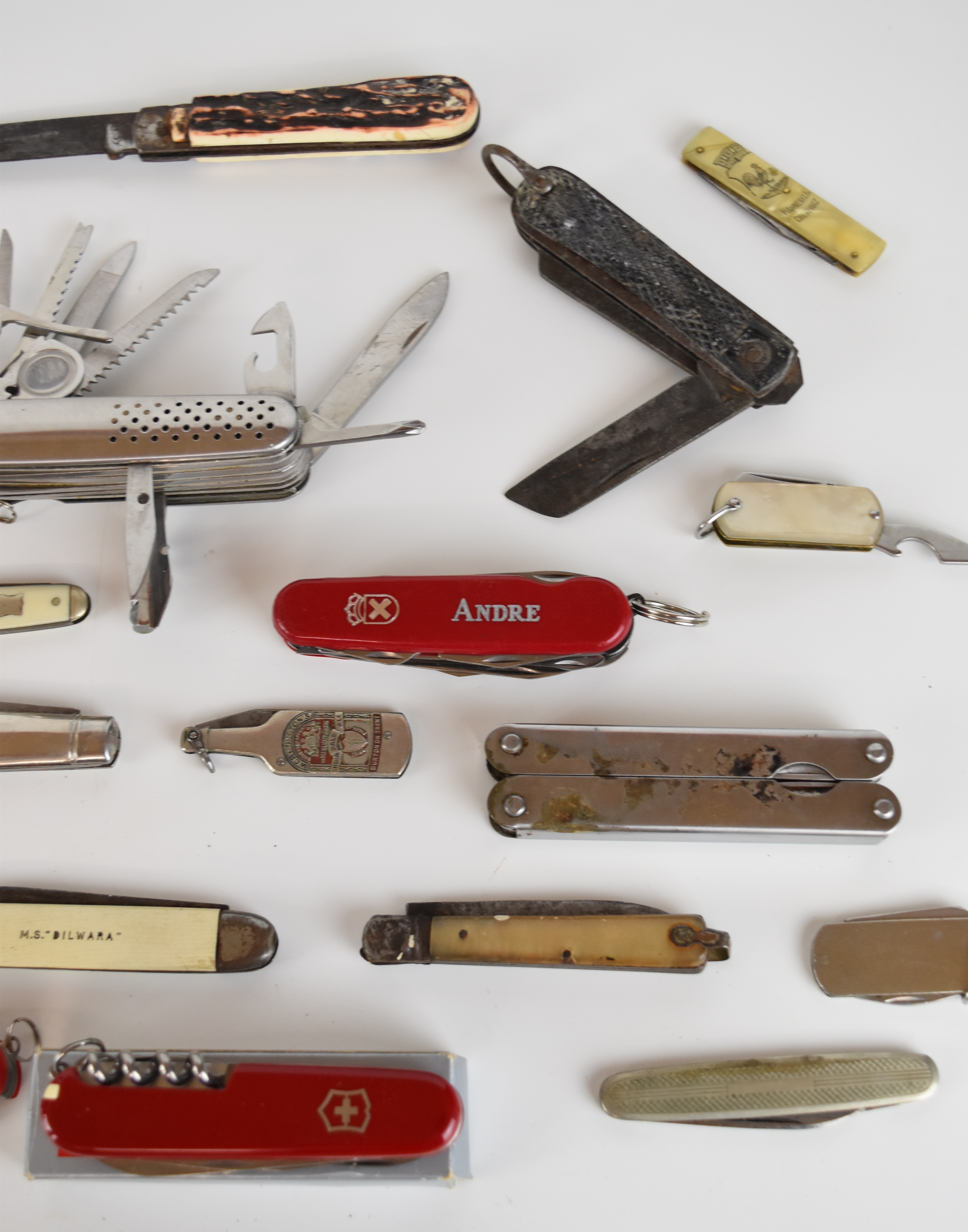 Twenty three pocket knives including multi blade / tool Victorinox and Victorinox type, a - Image 6 of 6