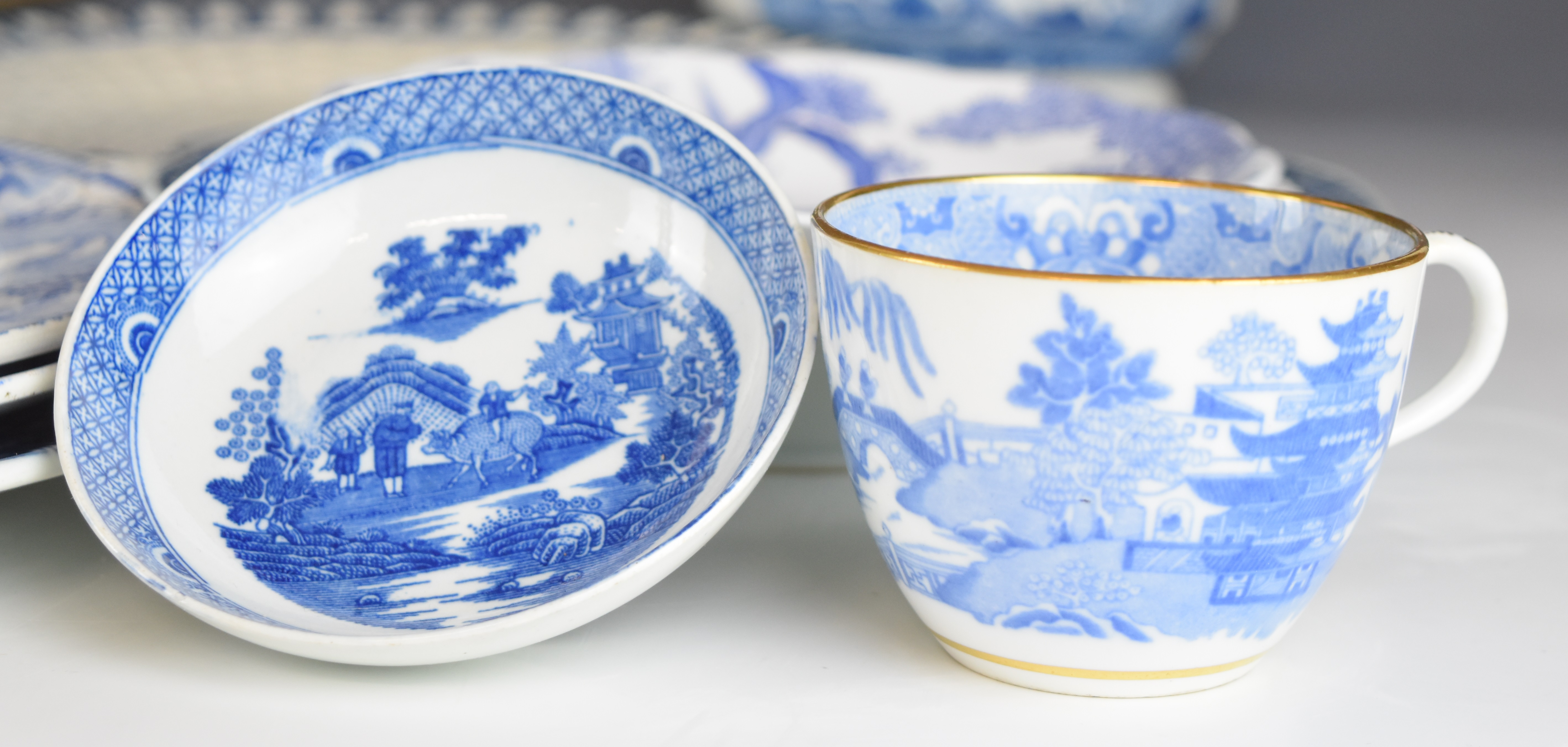19thC blue and white English and Chinese porcelain / ceramics including Chinese export dish, - Image 2 of 10