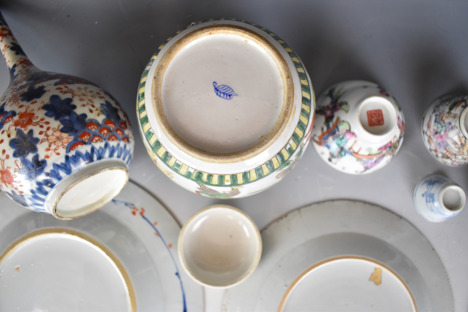 Collection of 18th / 19thC Chinese porcelain tea bowls, wine cups, vase, ginger jar, export plates - Image 10 of 12