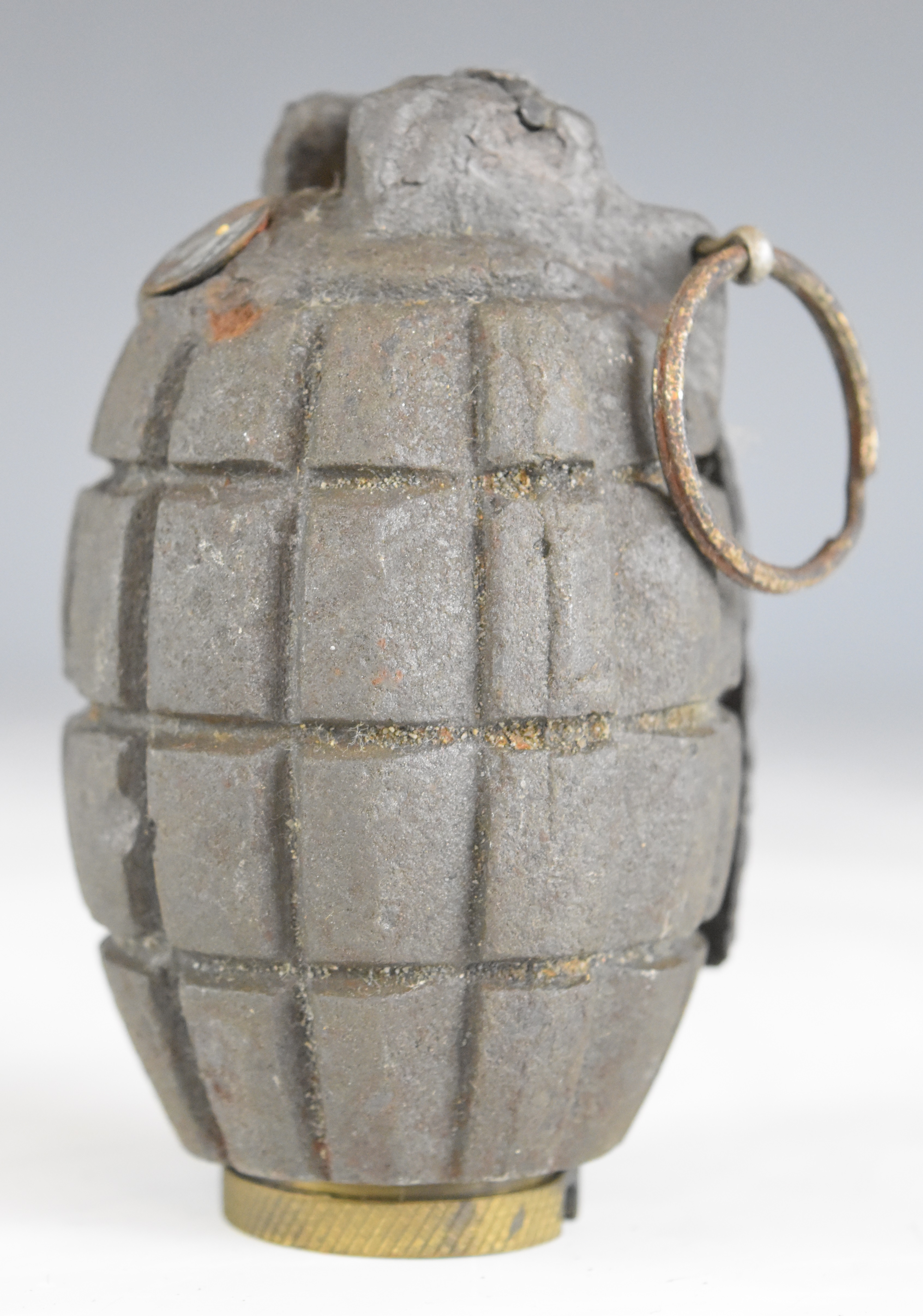 British WW1 inert Mills bomb / grenade No5 Mk I, with 8/16 to screw in brass base - Image 5 of 5