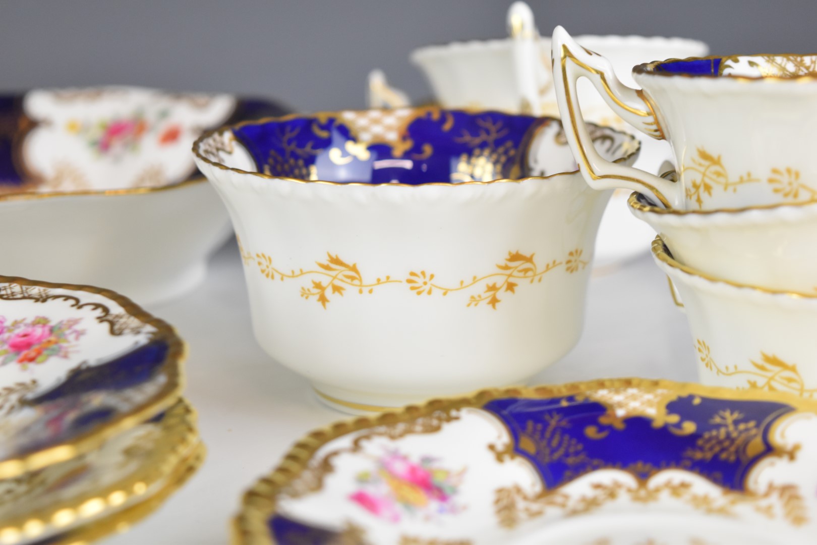 Coalport tea ware decorated in the Batwing pattern, approximately 27 pieces - Image 17 of 18